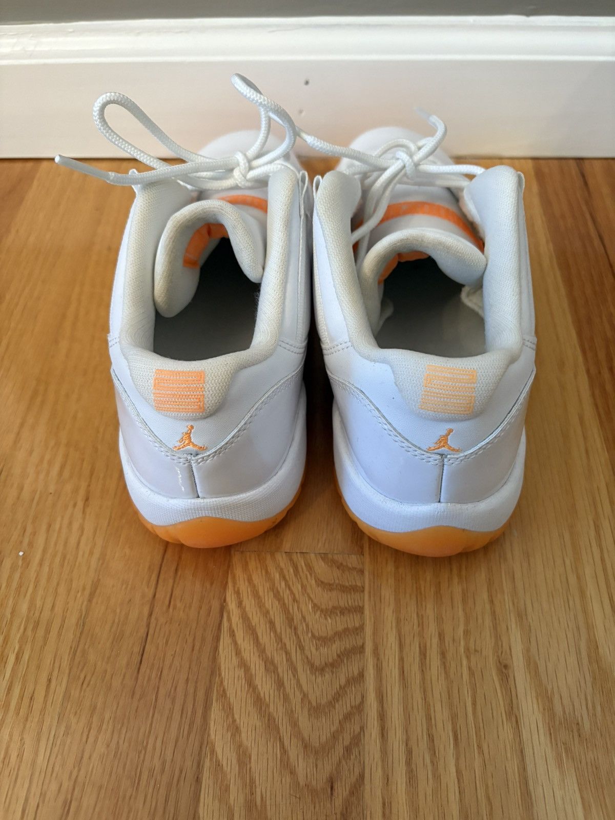 Nike Nike Air Jordan 11 Retro Low GS 580521-139 Citrus Size 6.5Y Size US 6.5 / EU 39-40 - 3 Thumbnail
