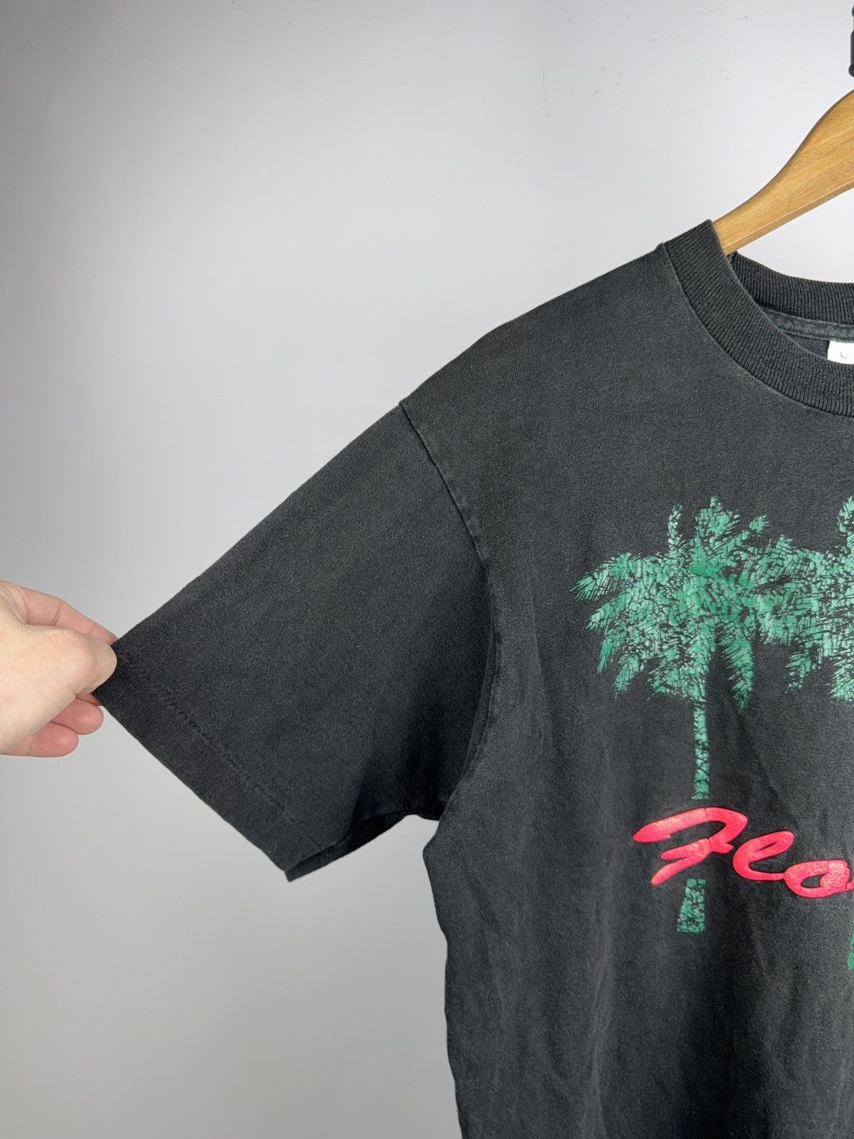 Vintage VNTG 90s Retro Florida Palm Trees USA Distressed Faded Tee Size US L / EU 52-54 / 3 - 2 Thumbnail