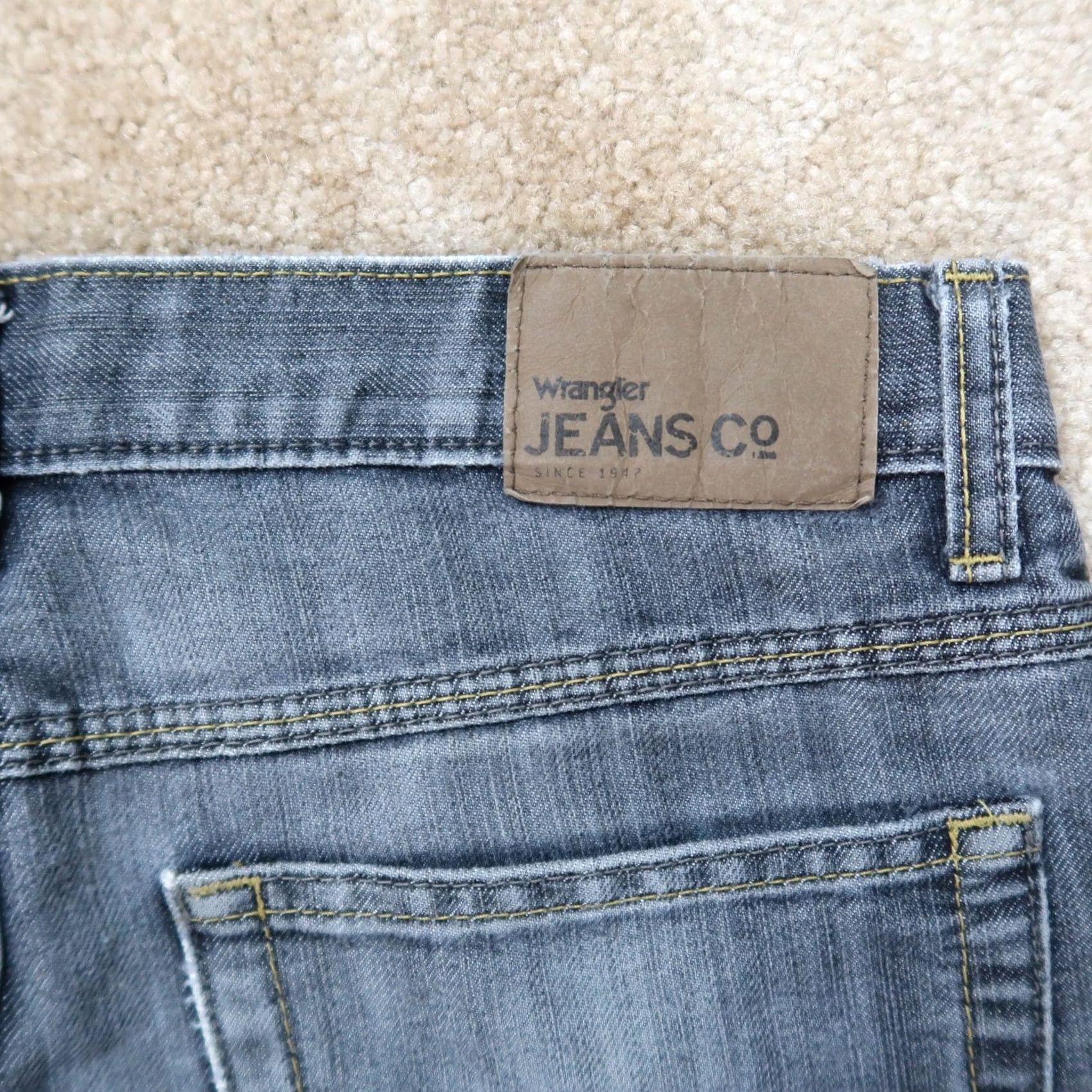 Wrangler VINTAGE Wrangler Jeans Men 30x30 Blue Denim Distressed 5-Pocket Bootcut Relaxed Denim Pants Jeans Men 30x30 Blue Distressed Wrangler Jeans Size US 30 / EU 46 - 6 Thumbnail