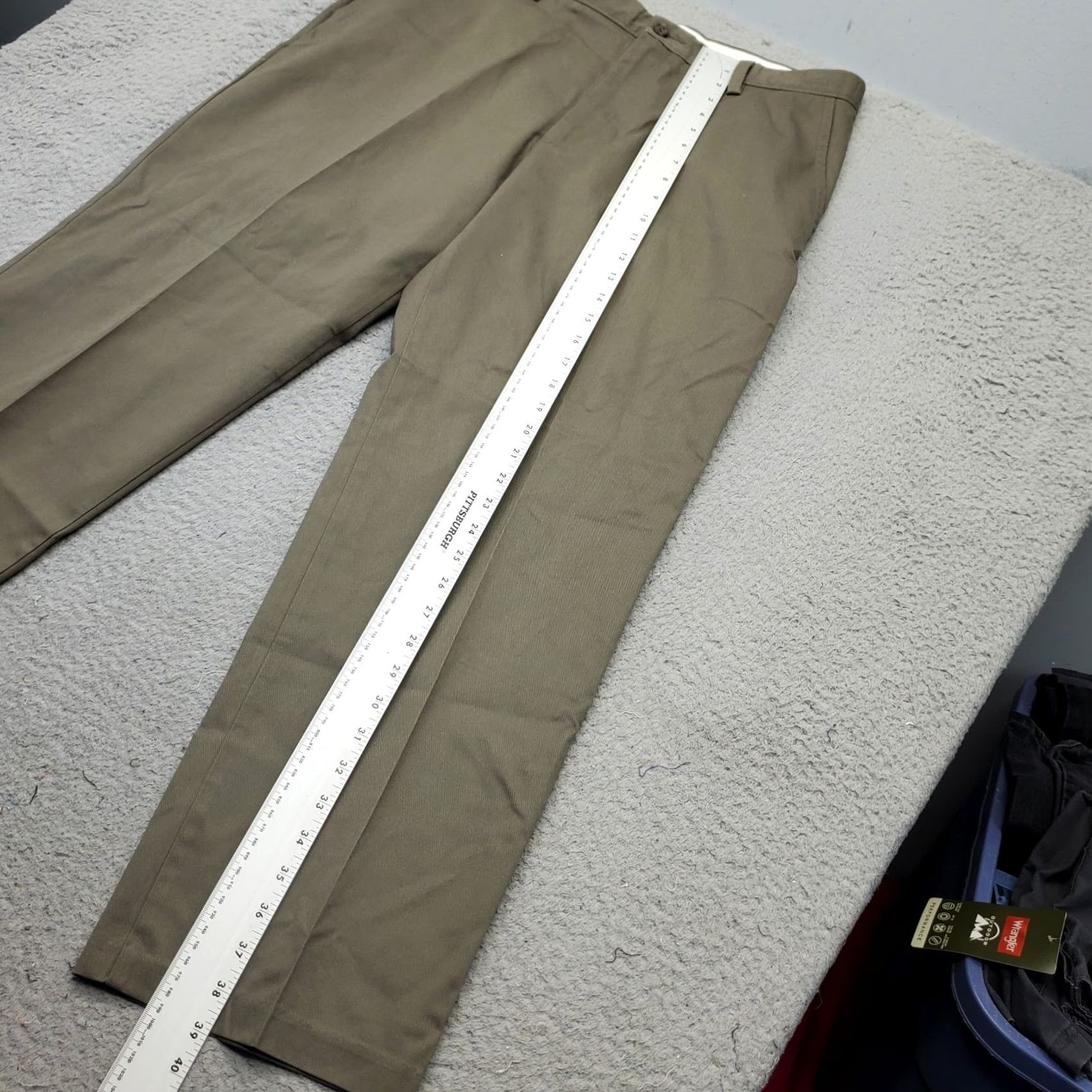 Dockers DOCKERS Mens Pants Khaki Classic Flat Front Brown 36 Classic Fit Easy Care Comfortable NWT Wide Range of Occasions Mens Size US 36 / EU 52 - 3 Thumbnail