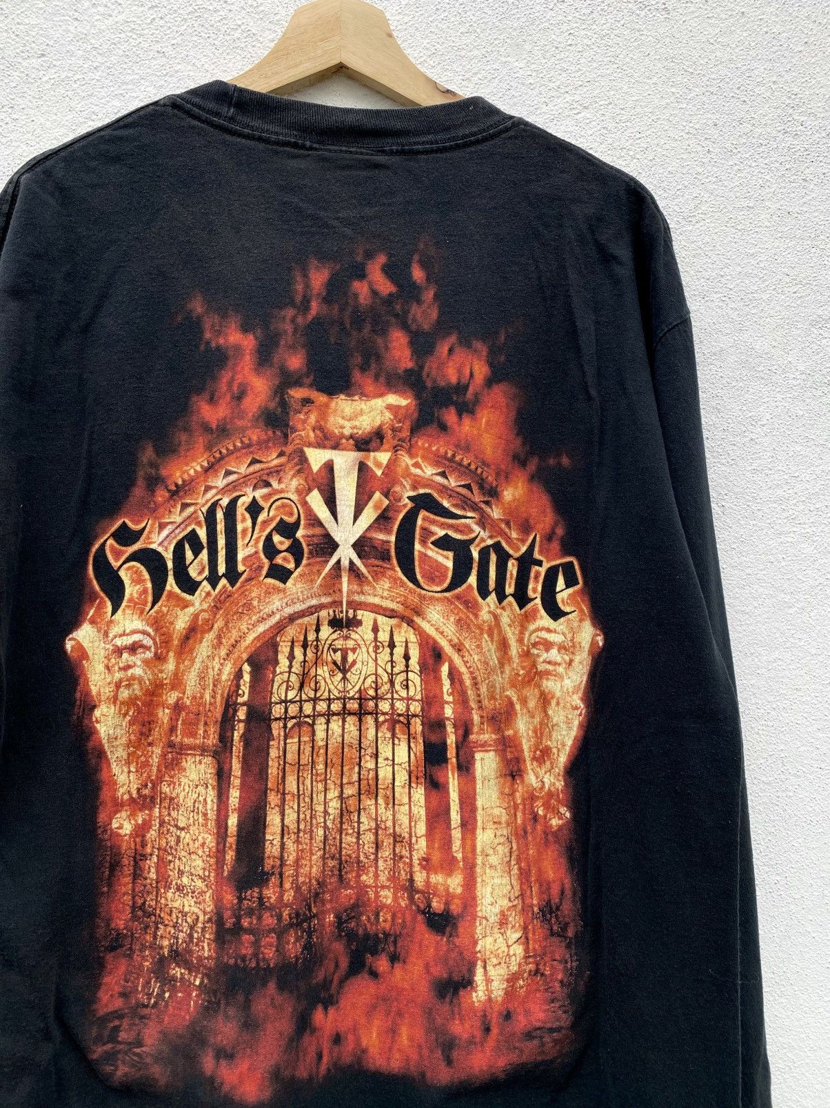 WWE Vintage Rare The Undertaker Hell’s Gate Flame Long Sleeve Size US L / EU 52-54 / 3 - 10 Thumbnail