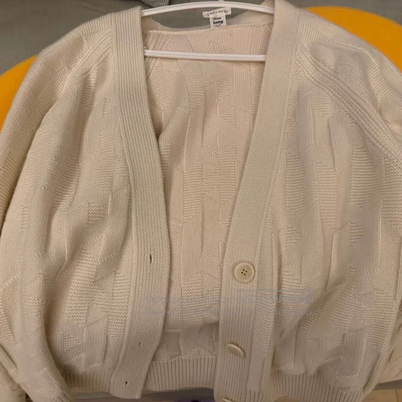 Hermes Hermes Women's cardigan in creamy white with classic H sha Size XXS / US 00 / IT 34 - 1 Thumbnail