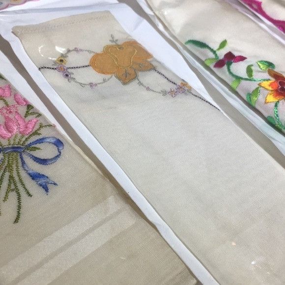 Vintage Vintage lot of six handkerchief, napkins & Scarves Size ONE SIZE - 3 Thumbnail
