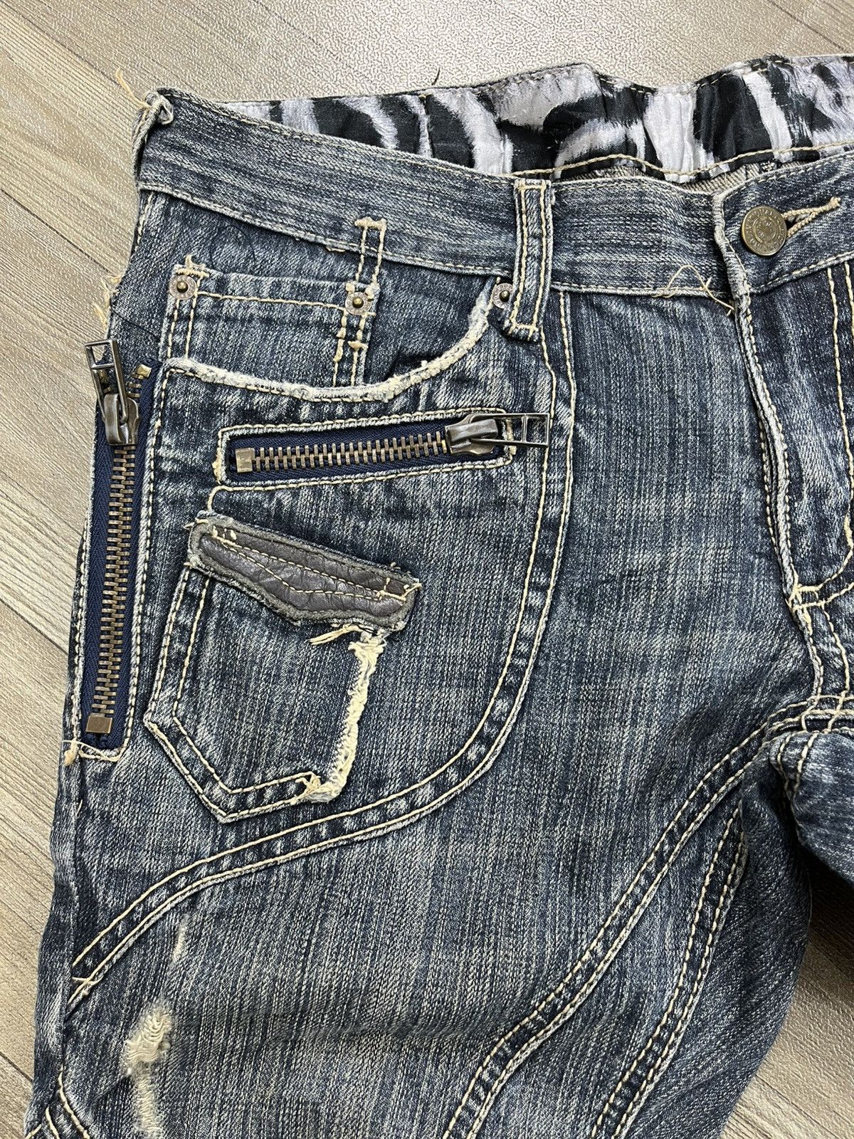 Tornado Mart 2000s Tornado Mart Washed Spiral Distressed Flared Jeans Lgb Size US 33 - 8 Thumbnail