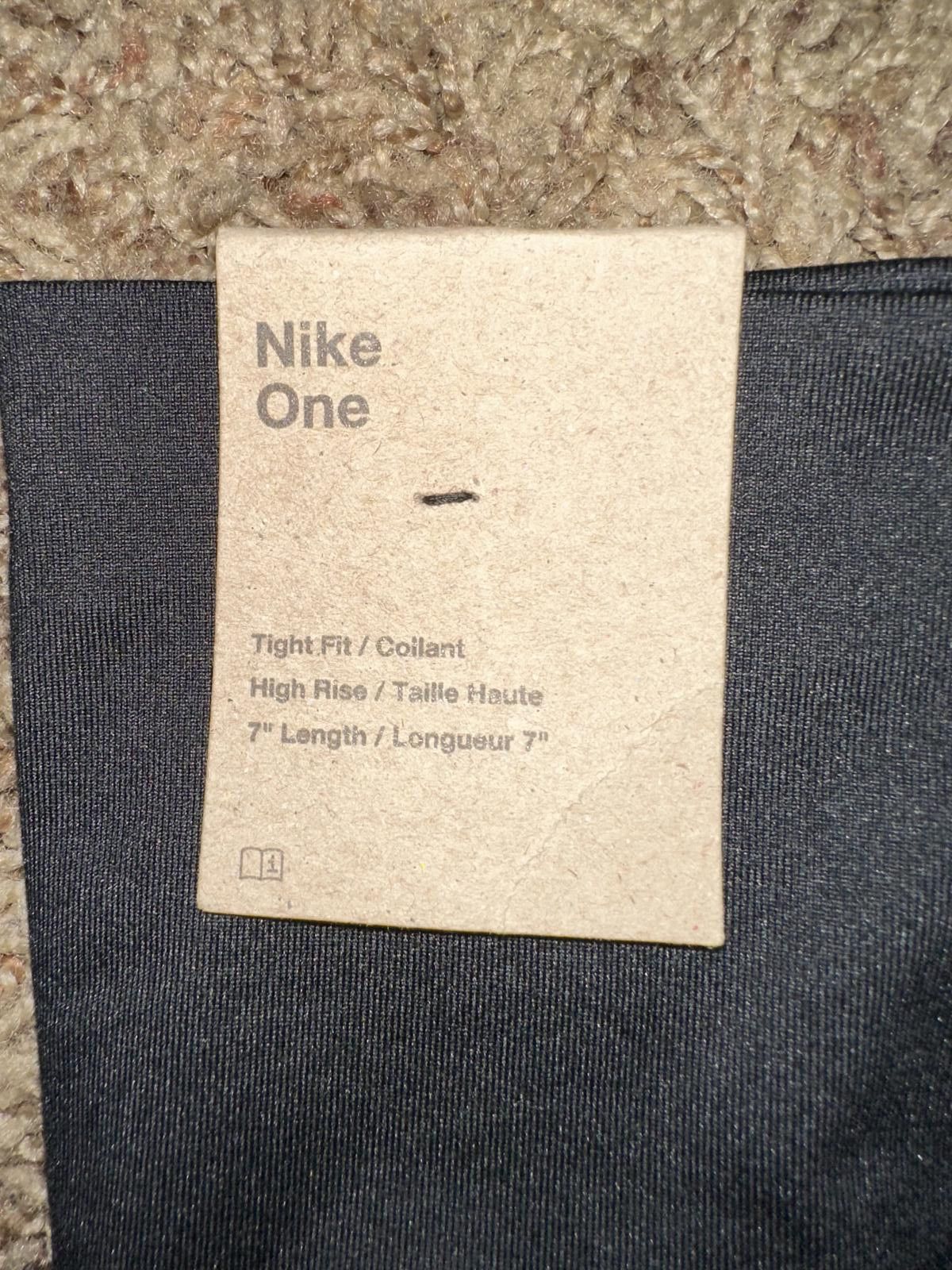 Nike Nike Women's One Dri-FIT 7” Maternity Black Shorts Size 26" / US 2 / IT 38 - 7 Thumbnail