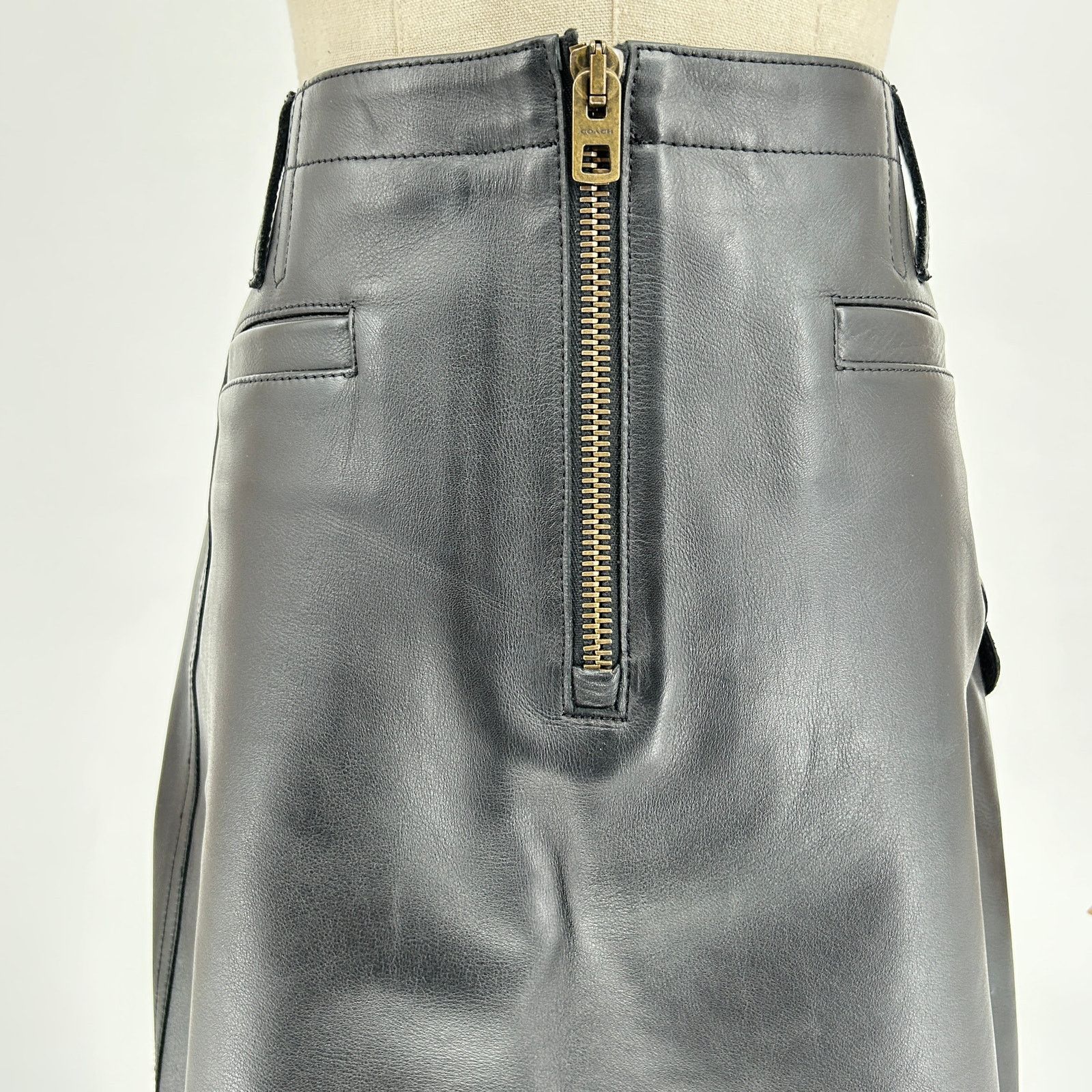 Coach Black Calf Leather Viscose Lined Cargo Pocket Mini Skirt Size 27" / US 4 / IT 40 - 4 Thumbnail