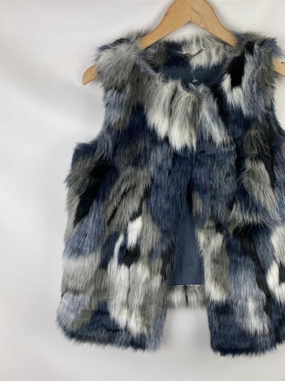 Armani Armani Jeans Ladies Faux Fur Sleeveless Vest Waistcoat Size M / US 6-8 / IT 42-44 - 2 Thumbnail