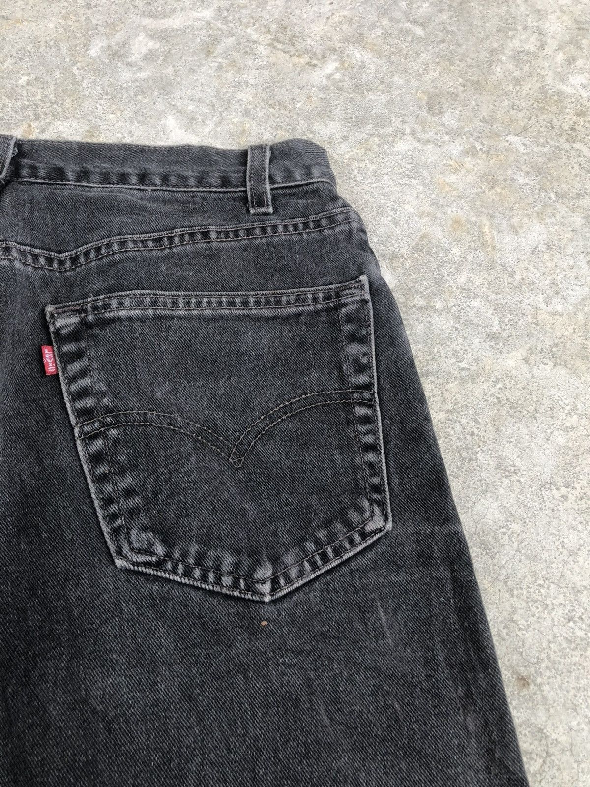 Levi's Y2k Levi’s 550 Distressed Jeans Relaxed Fit Size US 31 - 17 Thumbnail