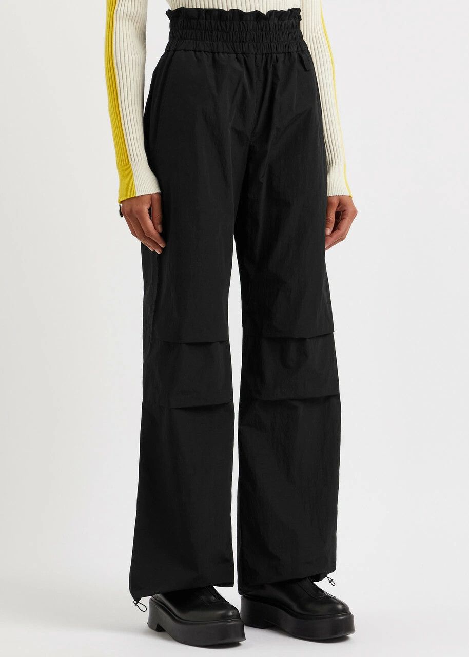 Moncler o1y1125 Sweatpant in Black Size 26" / US 2 / IT 38 - 2 Thumbnail