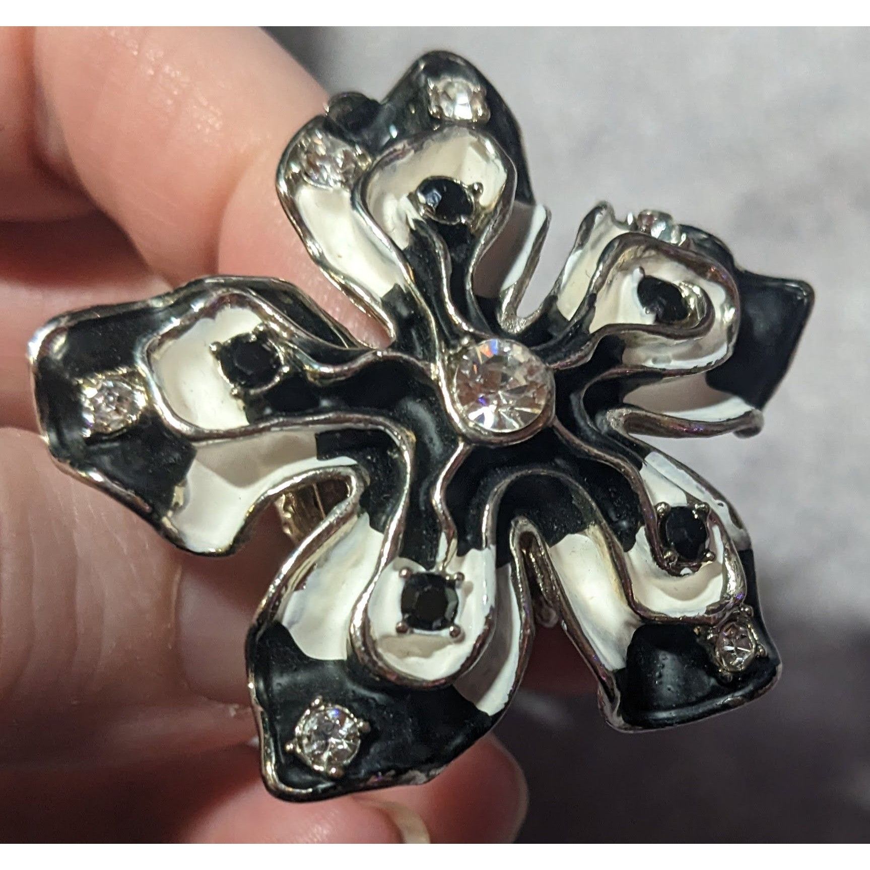 Other Chunky Floral Black And White Stretch Statement Ring Size 6 Size ONE SIZE - 15 Thumbnail