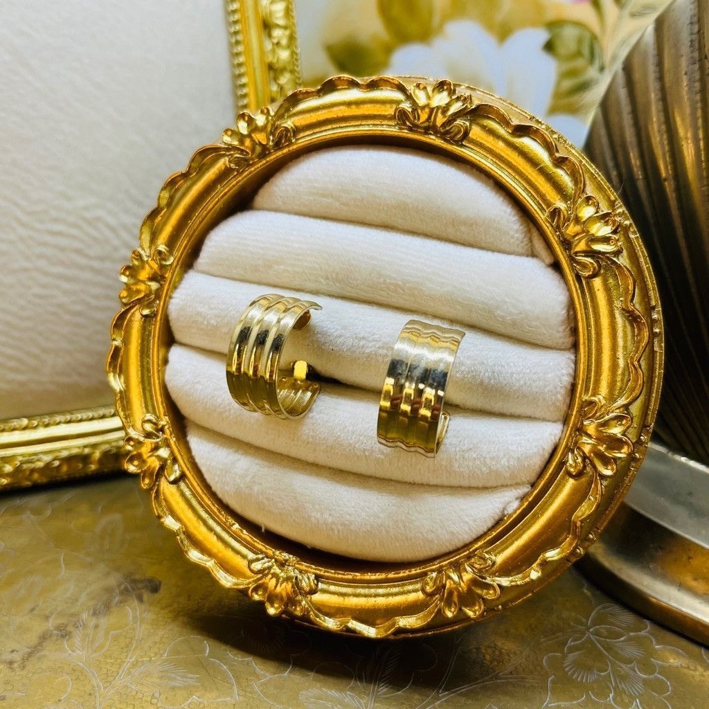 Vintage Vintage Gold Toned Hoop Earrings Clip On Retro Glam Size ONE SIZE - 1 Thumbnail