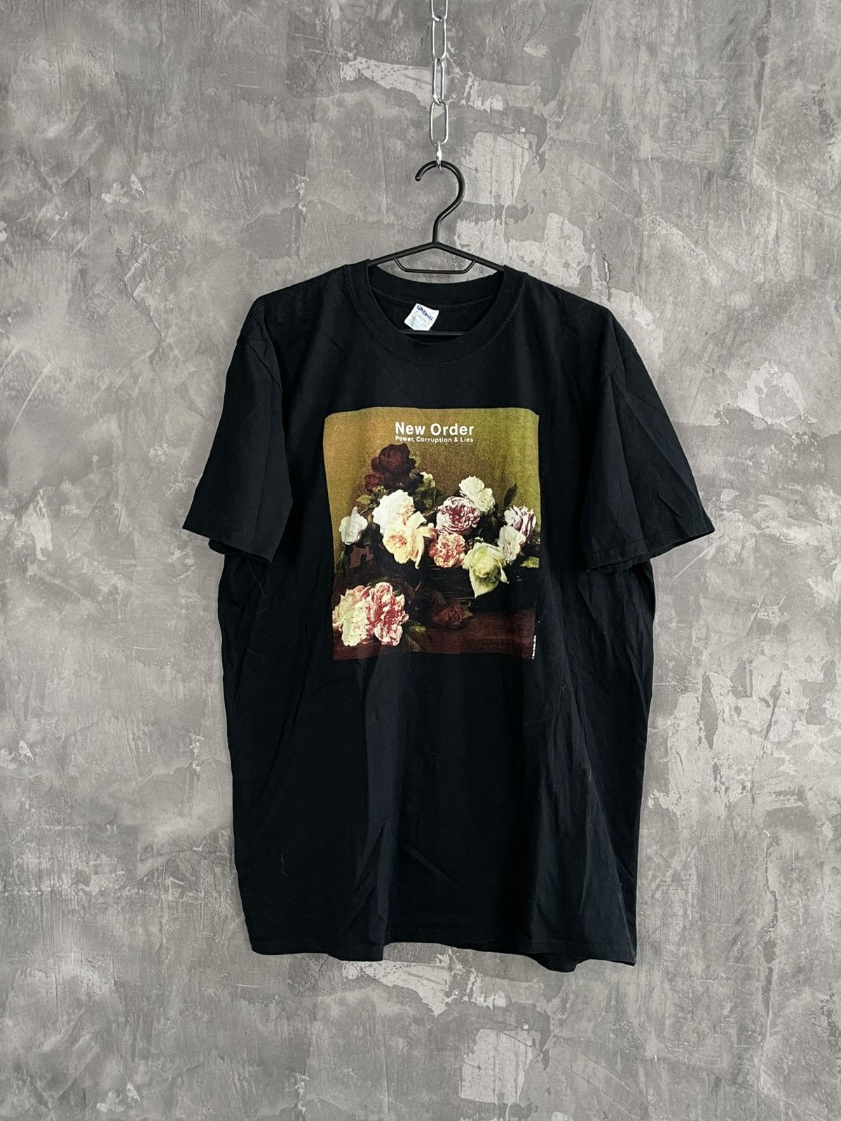 Band Tees Vintage New Order Rock Band Y2K T-shirt Size US XL / EU 56 / 4 - 1 Thumbnail