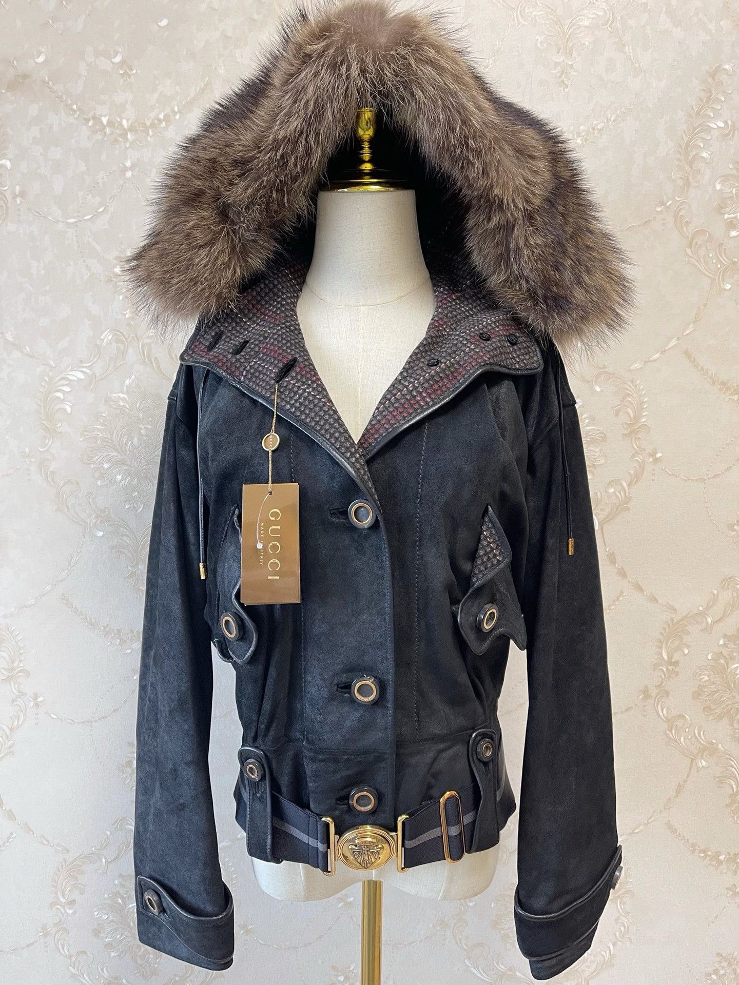 Gucci Gucci Runway Suede Jacket w/ Fur Collar Size M / US 6-8 / IT 42-44 - 1 Thumbnail