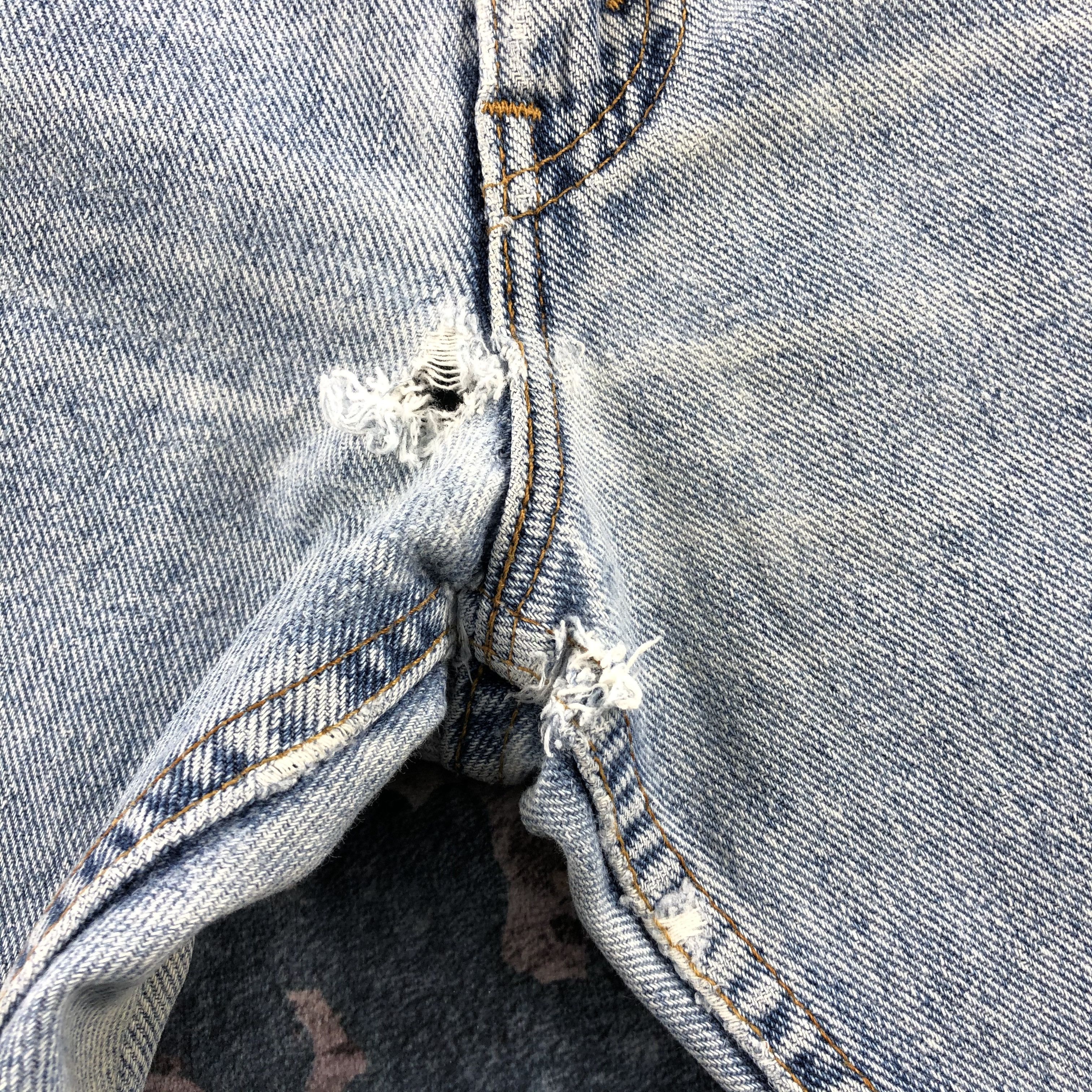 Levi's × Vintage Vintage 90s Light Wash Levis 550 Jeans-JM2427 Size US 37 - 11 Thumbnail