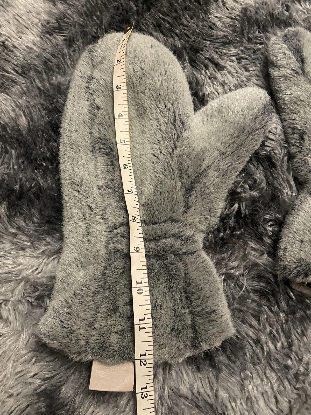 Vivienne Westwood ‘10’s Vivienne Westwood Grey Fur Mittens Size ONE SIZE - 4 Thumbnail