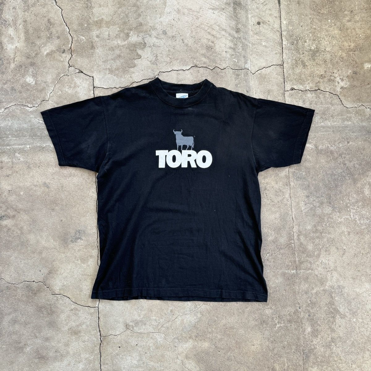 Vintage Vintage Y2K Toro Faded T-Shirt Size US M / EU 48-50 / 2 - 1 Thumbnail