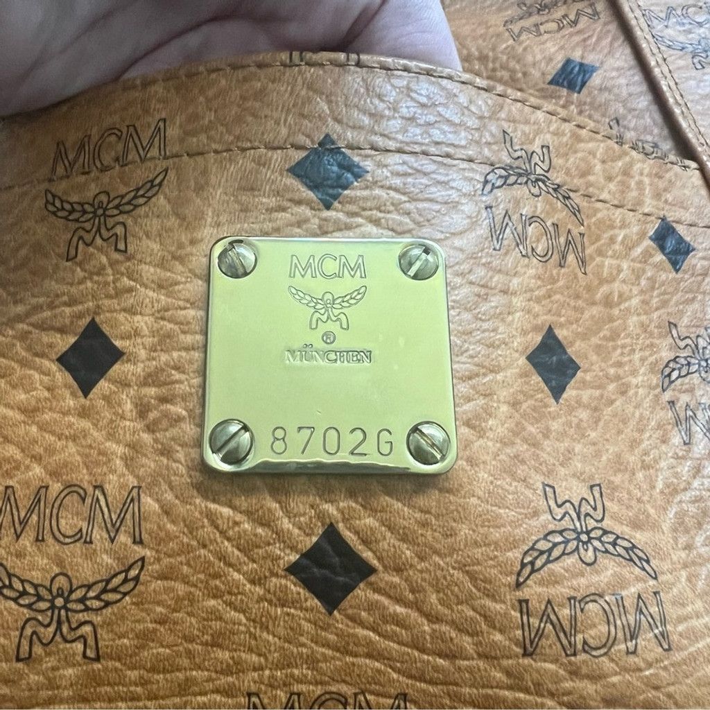 MCM MCM Leather Zippered Tote in Perfect Condition Size ONE SIZE - 10 Thumbnail