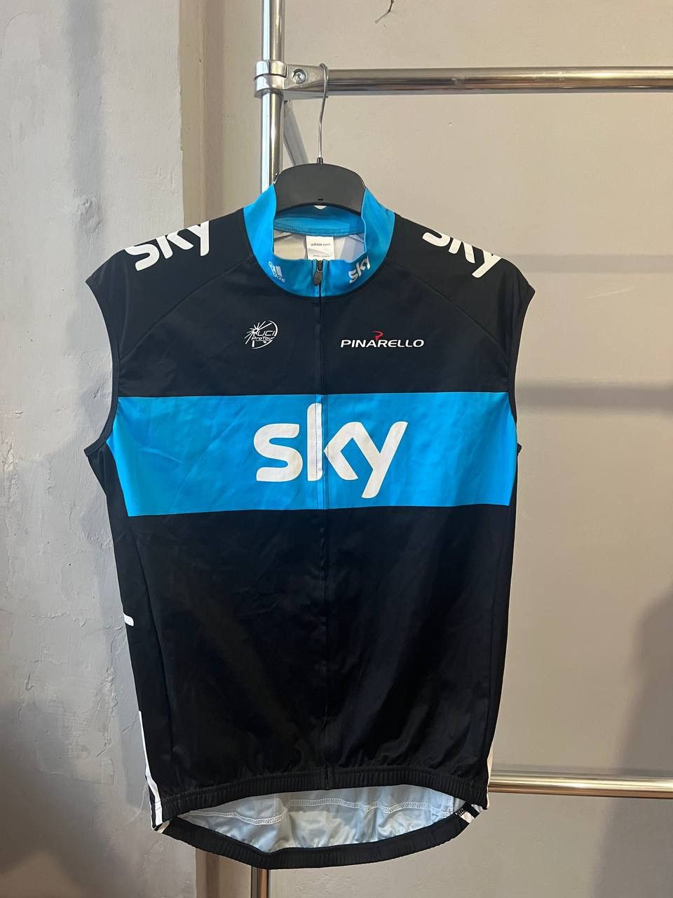 Adidas 2010 ADIDAS PINARELLO SKY CYCLING SLEEVELESS UCI PRO JERSEY Size US XL / EU 56 / 4 - 2 Thumbnail