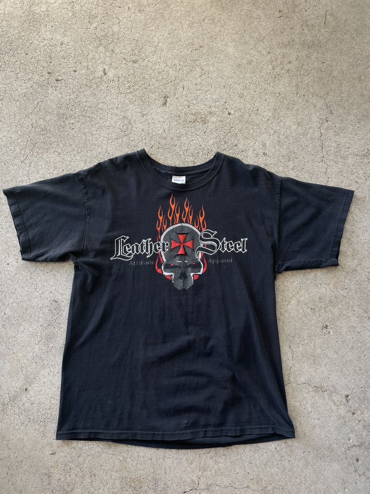 Vintage Thrashed Leather Steel Brand T-shirt Size US L / EU 52-54 / 3 - 2 Thumbnail