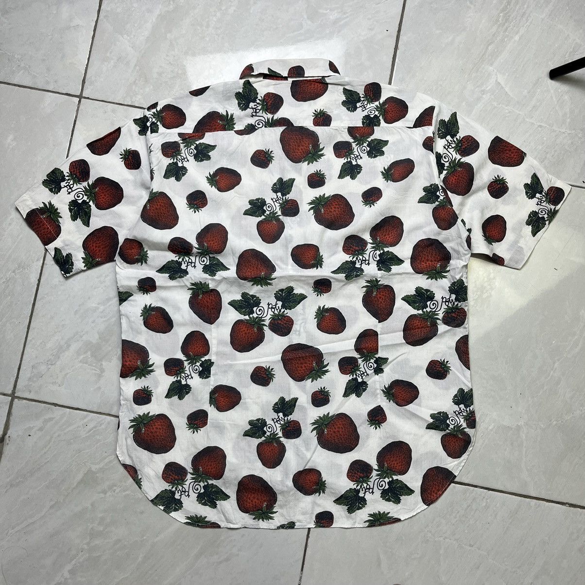Designer × Japanese Brand gramme shibuya strawberry print button ups shirt Size US M / EU 48-50 / 2 - 9 Thumbnail
