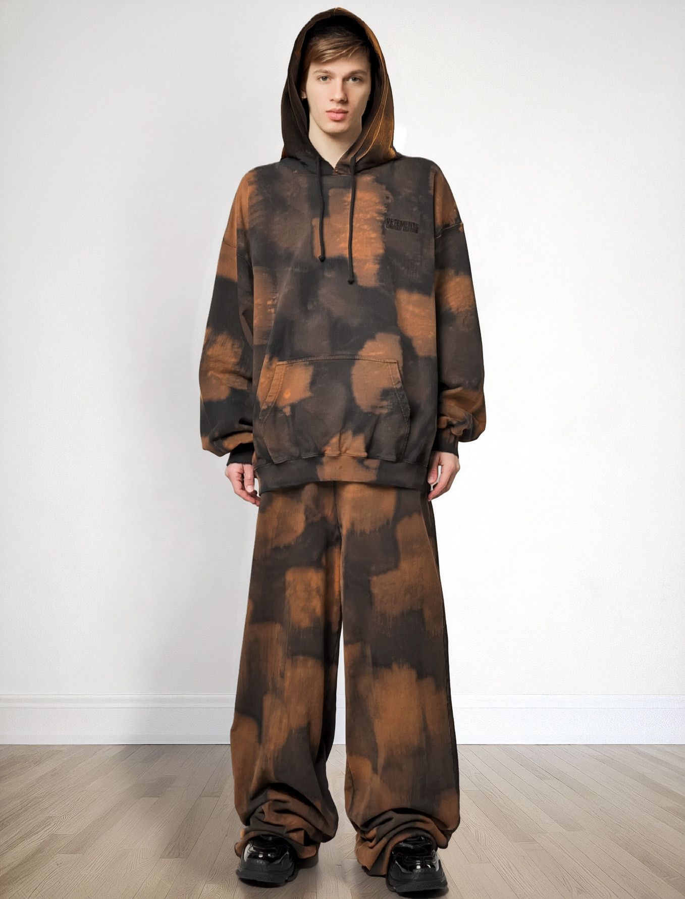 Set Sweatshirt+Sweatpants Fit Large Embroidered Bleached