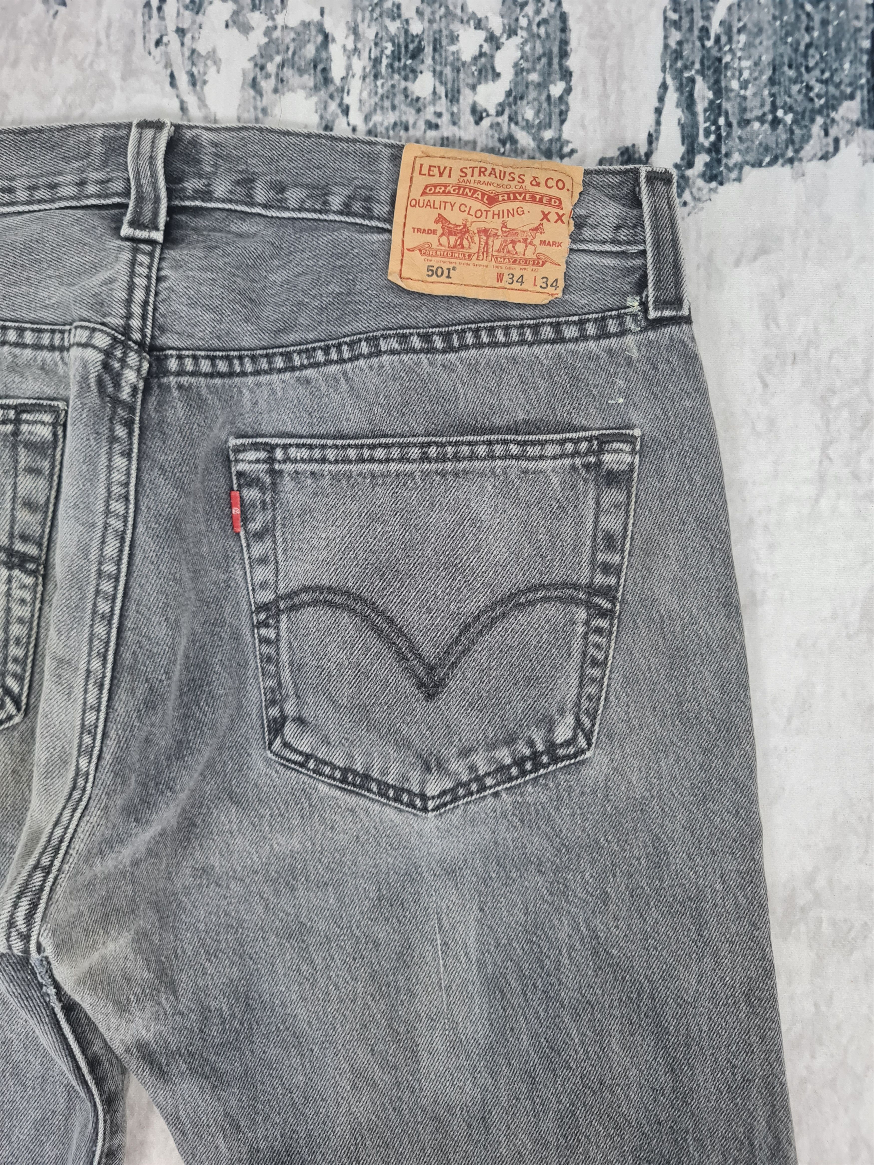 Levi's Vtg LEVIS 501 Black Sun Faded Ripped Jeans L0398 Size 34X33 Size US 34 / EU 50 - 7 Thumbnail