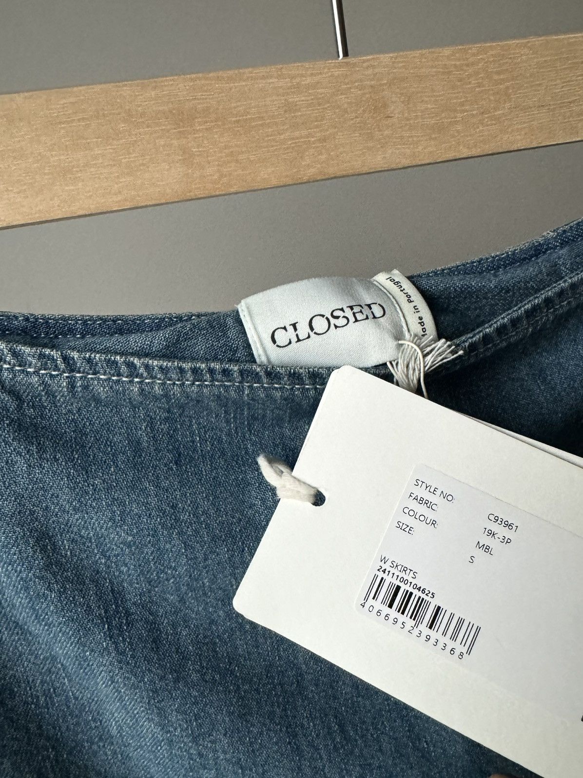 CLOSED Brand new closed skirt with labels Size 27" / US 4 / IT 40 - 3 Thumbnail