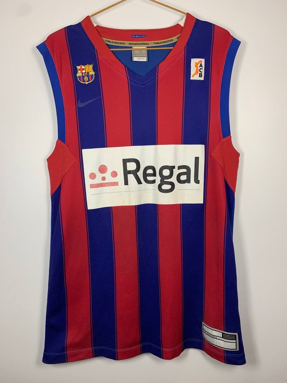 Nike Vintage Nike FC Barcelona Regal Basketball Jersey ACB Size M Size US M / EU 48-50 / 2 - 1 Thumbnail