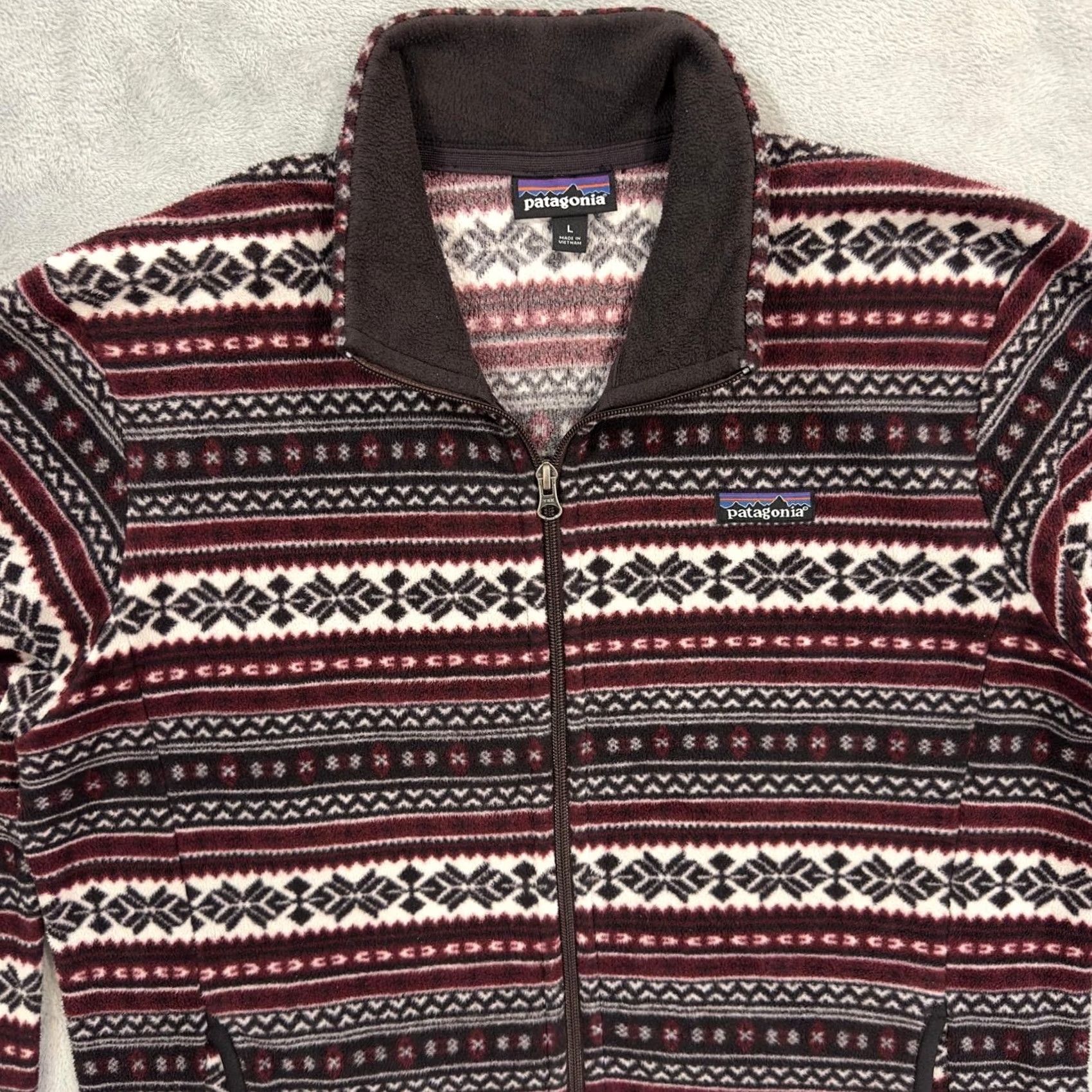 Patagonia Y2K Patagonia Fleece Full Zip Jacket Burgundy Geometric Fair Isle Mens Large Size US L / EU 52-54 / 3 - 3 Thumbnail