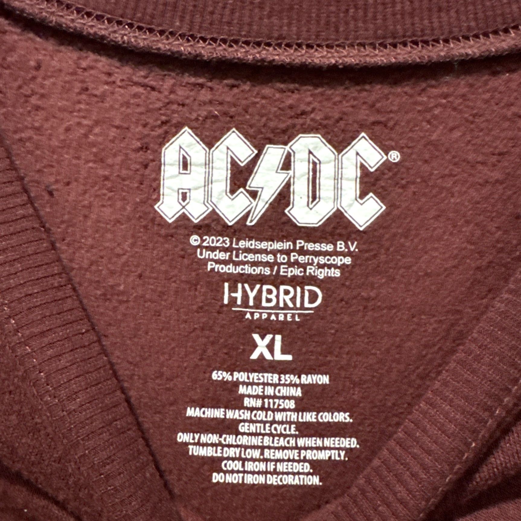 Vintage VINTAGE AC/DC Women’s Long Sleeve Pullover Crewneck Sweatshirt Burgundy Red XL Womens Rare READ DESC Size XL / US 12-14 / IT 48-50 - 4 Thumbnail