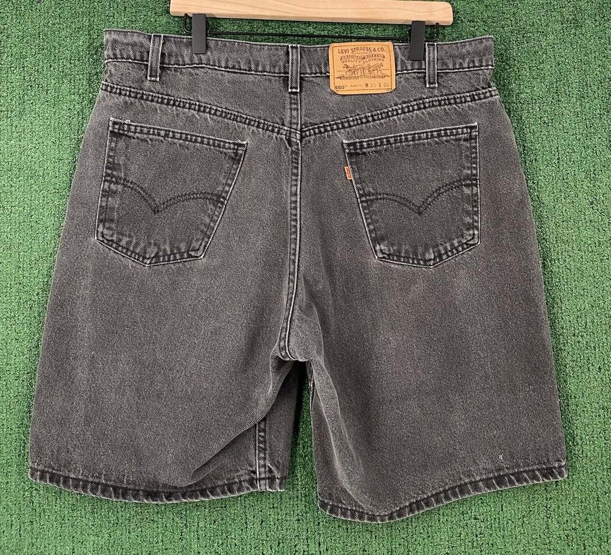 Levi's 90’s Levi’s 550 Orange Tab Relaxed Fit Black Jean Shorts 37 Size US 37 - 3 Thumbnail
