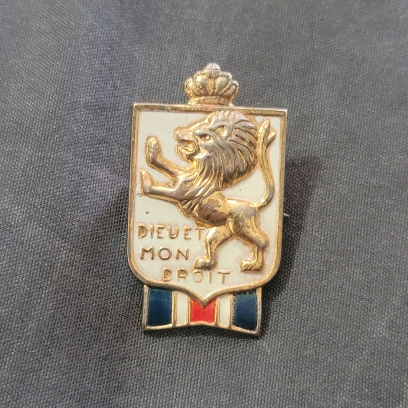 The Unbranded Brand Vtg WWII British War Relief Dieu Et Mon Droit Lapel Pin Size ONE SIZE - 1 Thumbnail