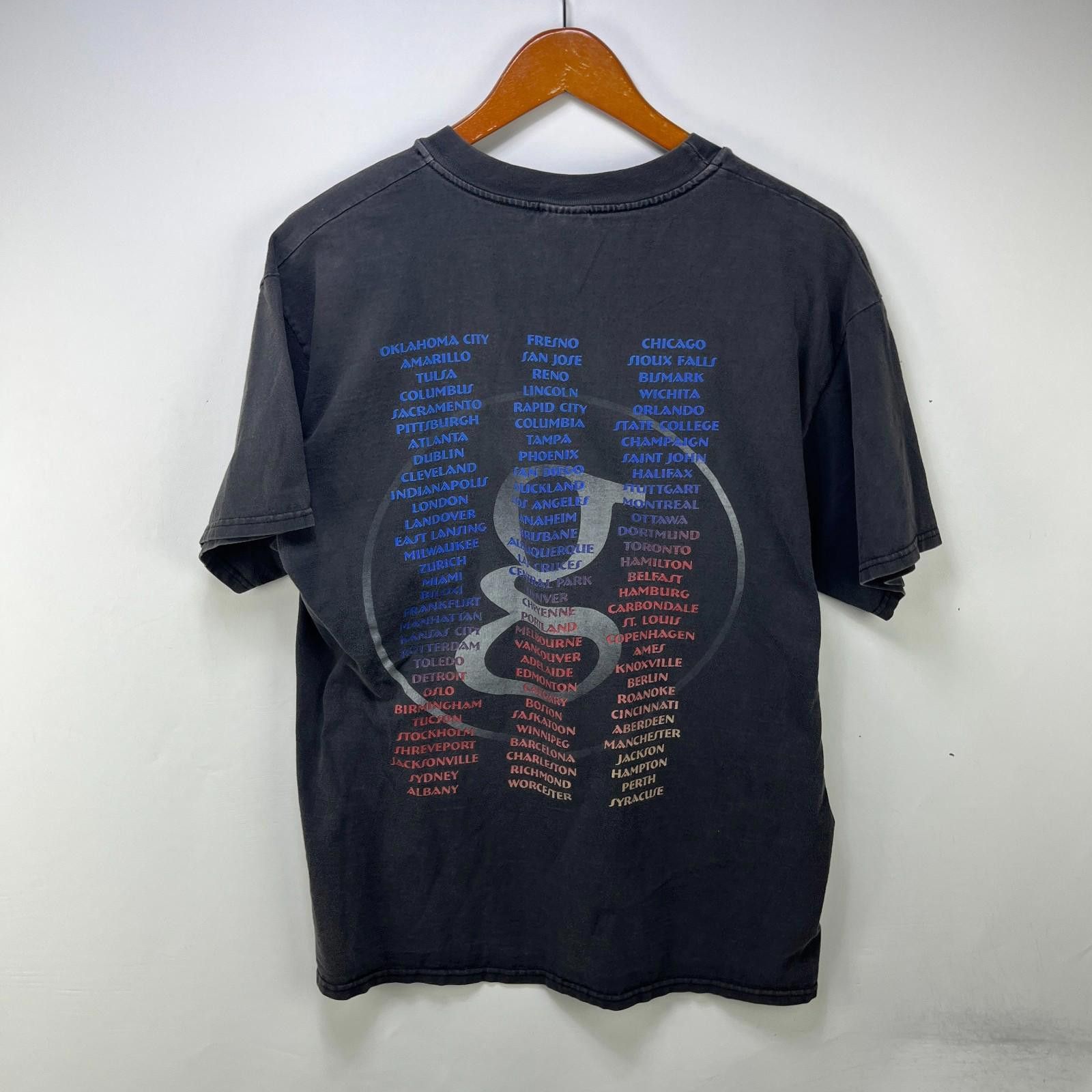 Vintage Vintage 90s Garth Brooks Tour T Shirt Faded Large Size US L / EU 52-54 / 3 - 5 Thumbnail