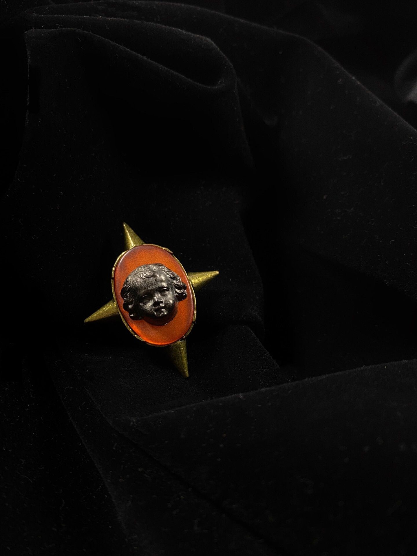 Jean Paul Gaultier Jean Paul Gaultier Portrait Brooch Size ONE SIZE - 1 Thumbnail