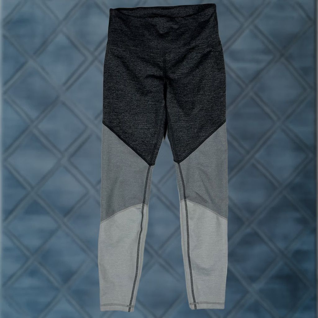 Old Navy Old Navy Active Go-Dry Leggings Women Size M Gray Colorblock Athletic Run Pants Skinny Inseam 29 in Size 32" / US 10 / IT 46 - 1 Thumbnail
