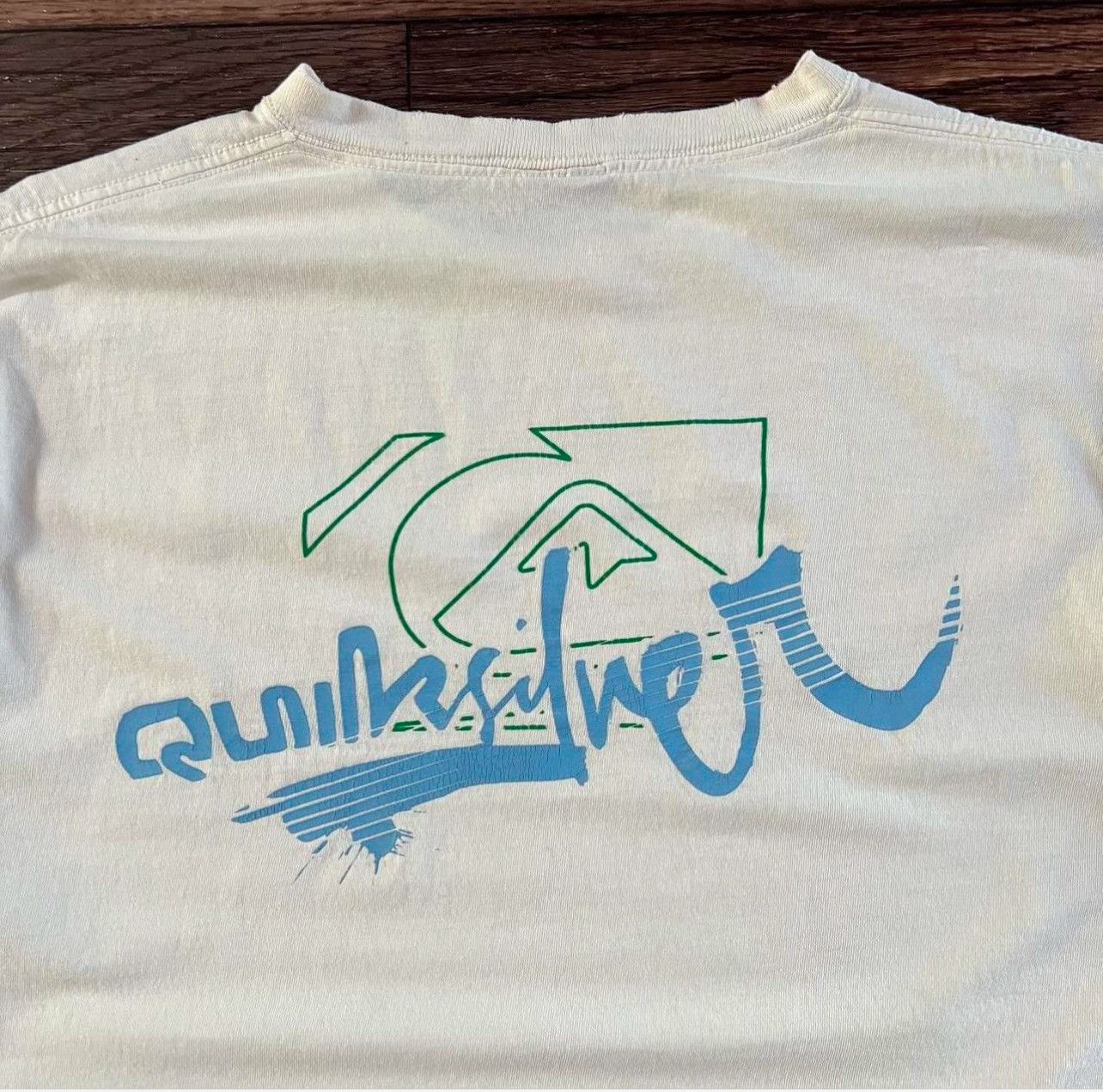 Vintage Vintage Y2K late 2000s Quicksilver graphic front and back T Size US L / EU 52-54 / 3 - 4 Thumbnail