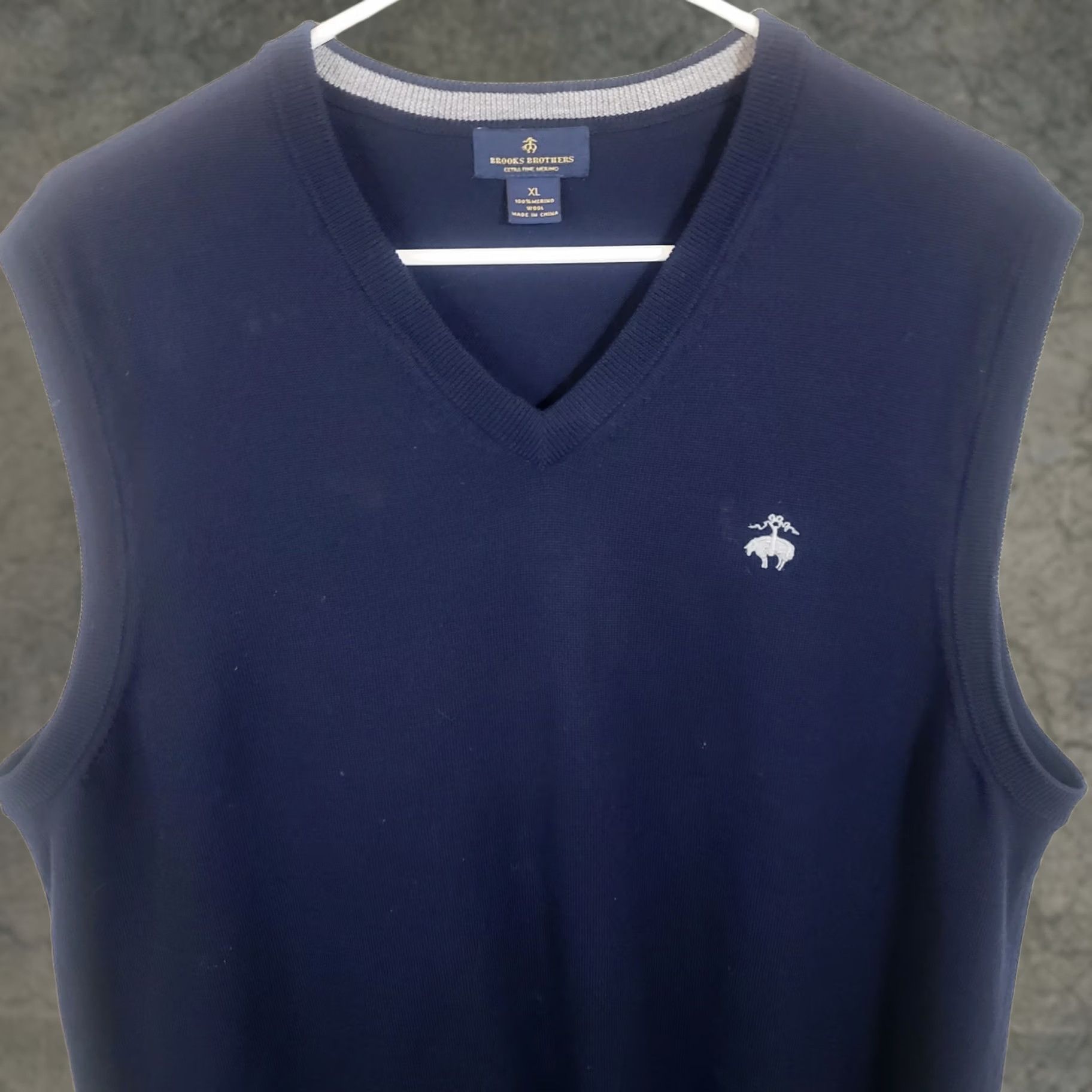 Brooks Brothers Brooks Brothers 100% Merino Wool Navy V-neck Sweater Vest Mens XL Solid Knit Sleeveless Classic Pattern Vintage: No Size US XL / EU 56 / 4 - 1 Thumbnail