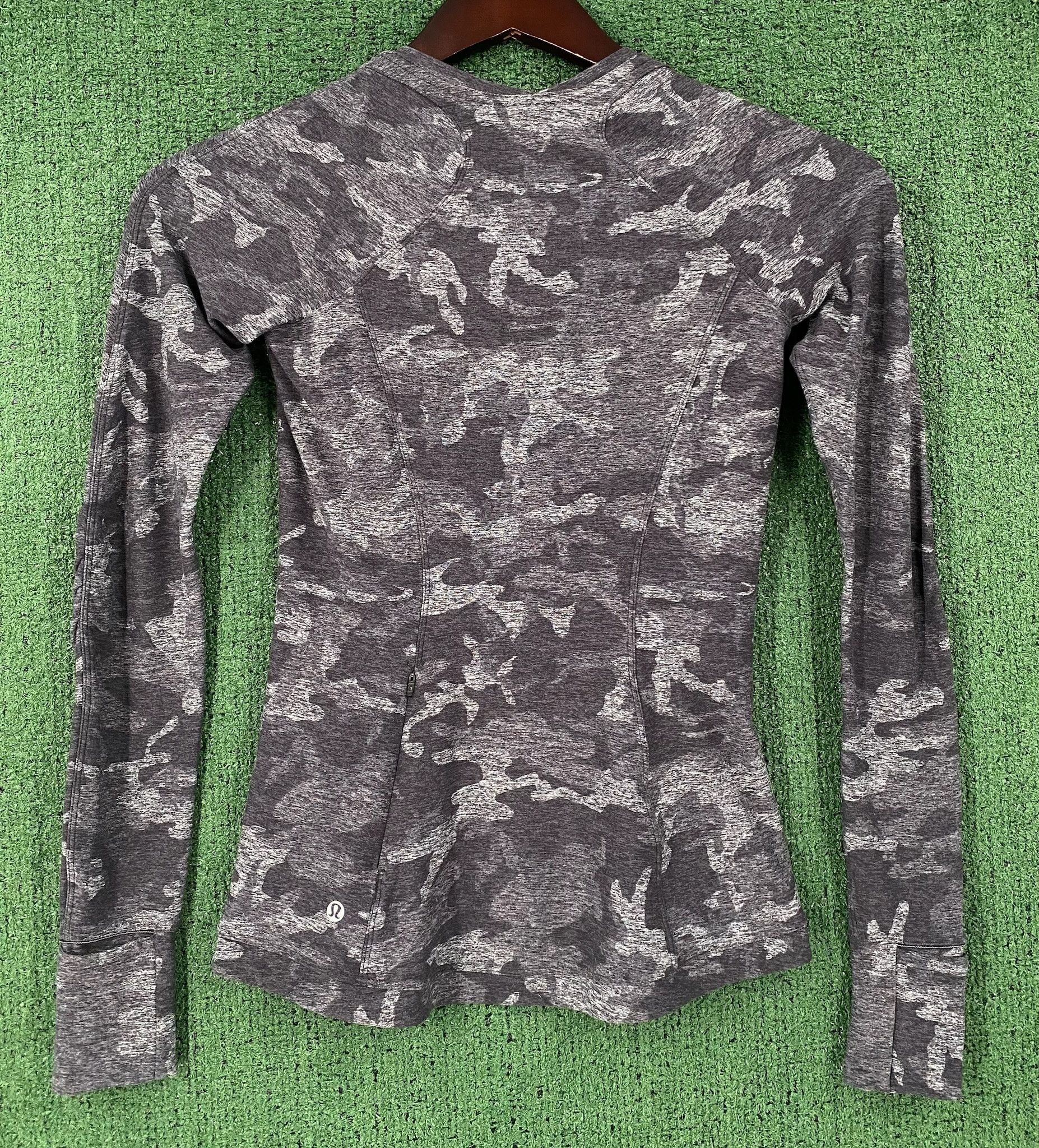 Lululemon Lululemon Runderful Incognito Camo Long Sleeve Shirt 4 Size S / US 4 / IT 40 - 5 Thumbnail