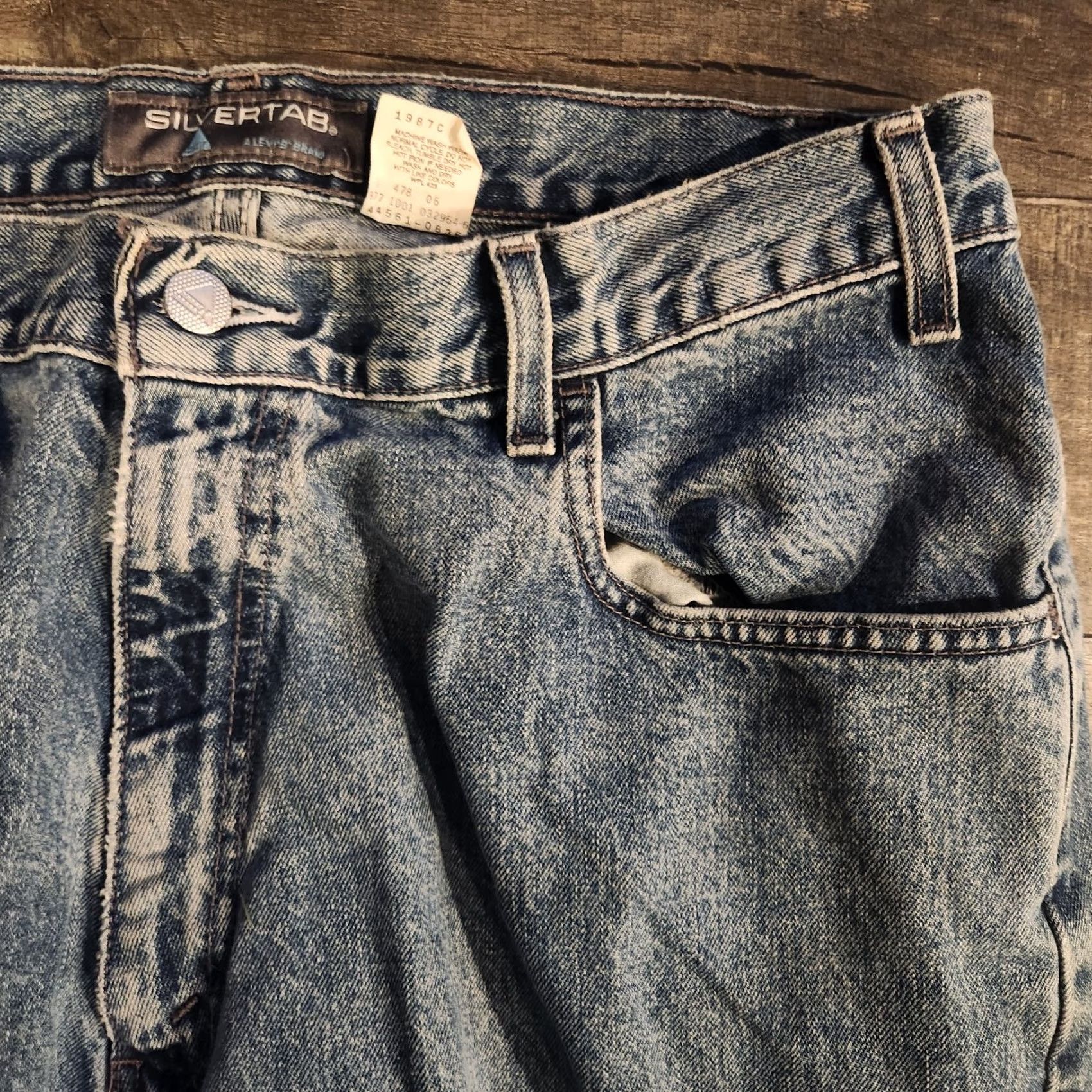 Levi's VINTAGE Levi's Silver Tab Jeans Denim Wide Leg 36x30 Oversized Men Grunge 90s Y2K Wide Leg Blue Mens Jeans Size US 36 / EU 52 - 6 Thumbnail