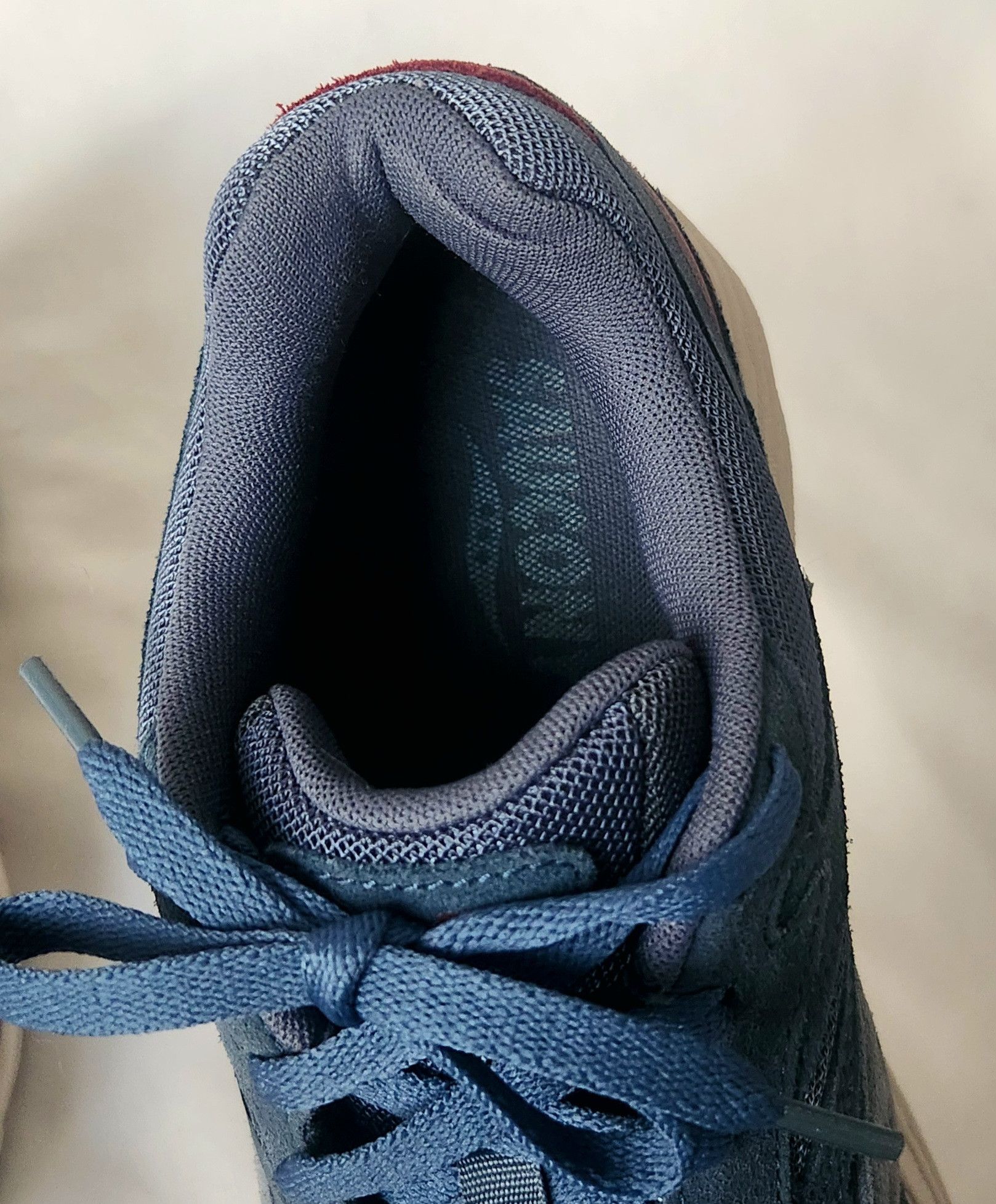 Saucony Saucony Progrid Omni 9 SPC Unisex Navy Blue Burgandy size 9 Size US 9 / EU 42 - 10 Thumbnail