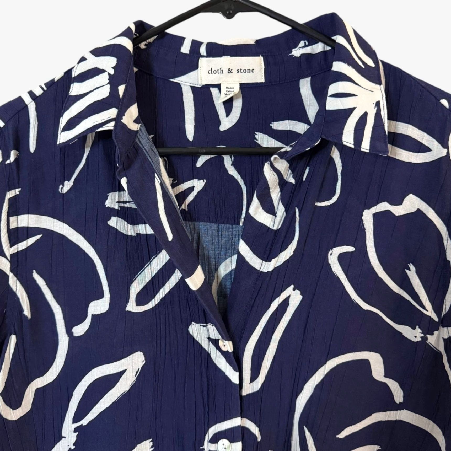 Anthropologie Cloth & Stone Anthropologie Floral Button-Up Shirt Blouse Blue Women's Medium Size M / US 6-8 / IT 42-44 - 5 Thumbnail