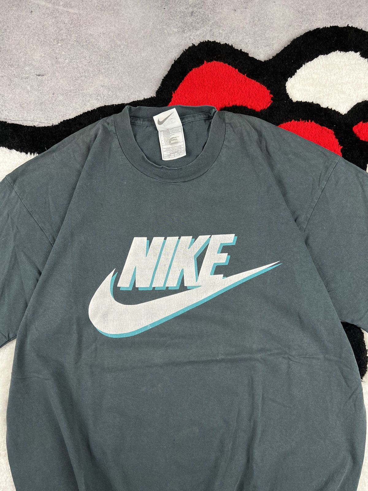 Vintage Vintage 90s Nike Faded Big Logo Swoosh Y2K Tee Shirt Size US L / EU 52-54 / 3 - 4 Thumbnail