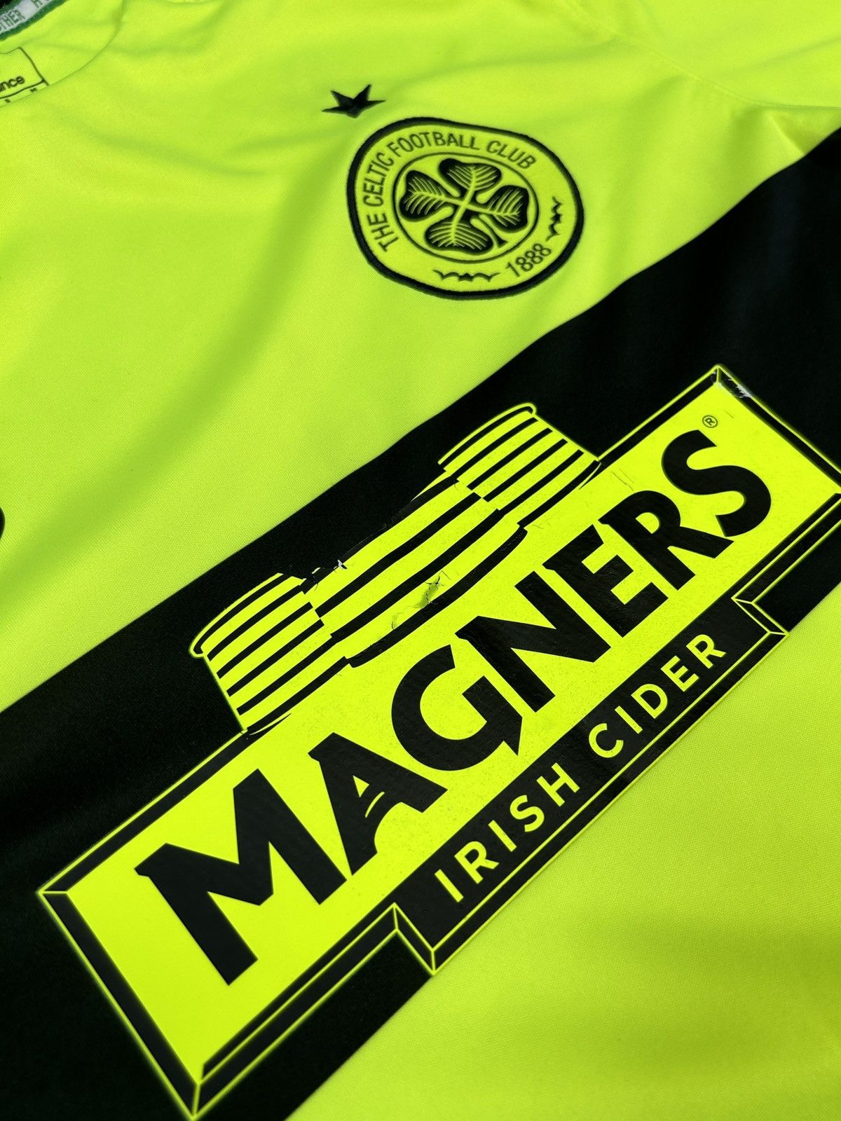 New Balance Mens Vintage New Balance FC Celtic T Shirt soccer jersey tee Size US S / EU 44-46 / 1 - 15 Thumbnail