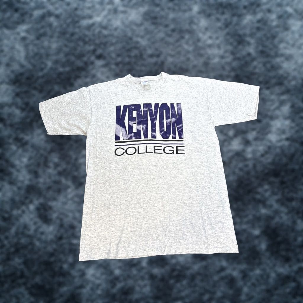 Spell VINTAGE Kenyon College T Shirt Mens XL White Graphic Spell Out University 90s College Comics Art Grunge Hipster Music TV SC Shirt Mens Size US XL / EU 56 / 4 - 1 Thumbnail