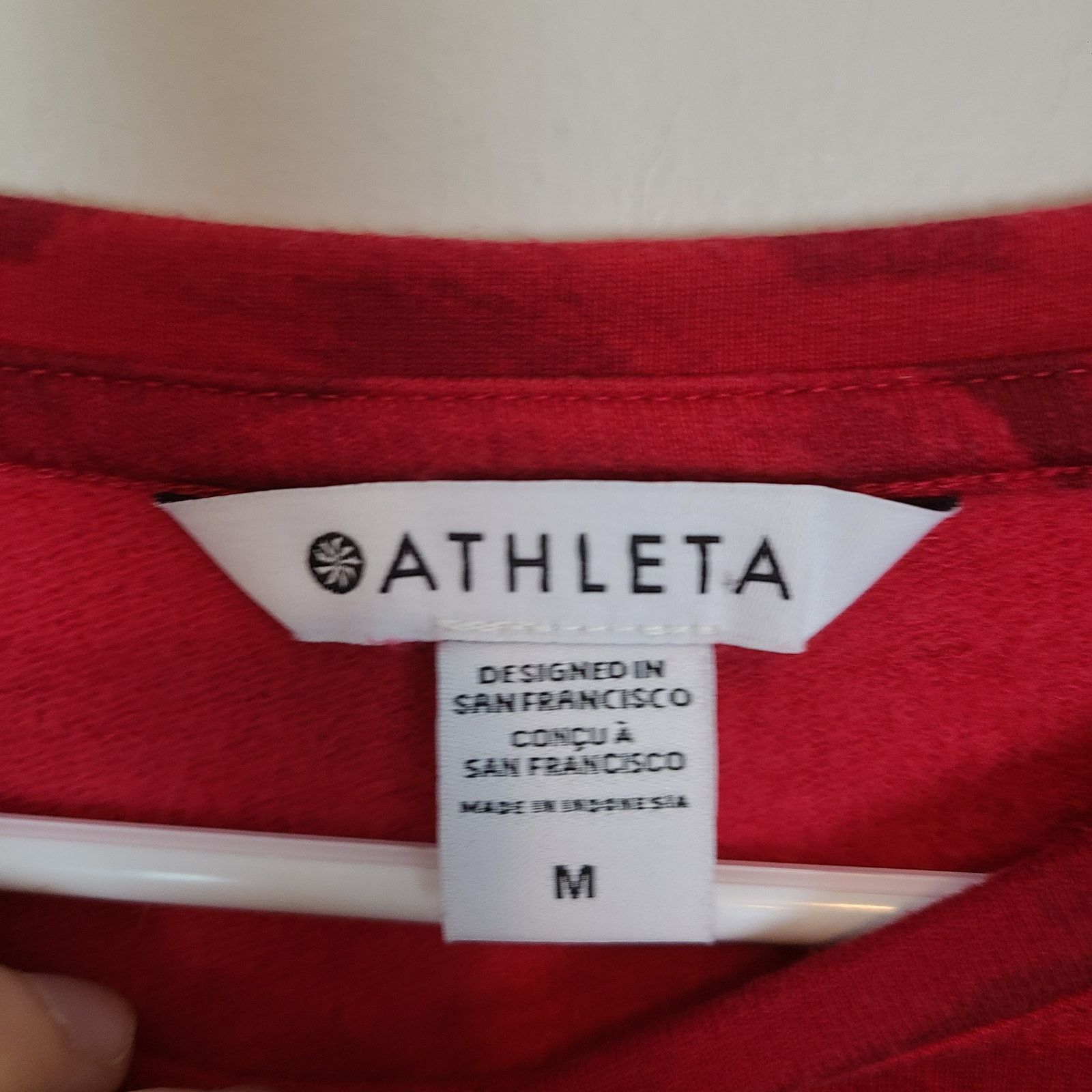 Athleta Athleta Sweatshirt M Red Floral Balance Crewneck Pullover Size M / US 6-8 / IT 42-44 - 7 Thumbnail