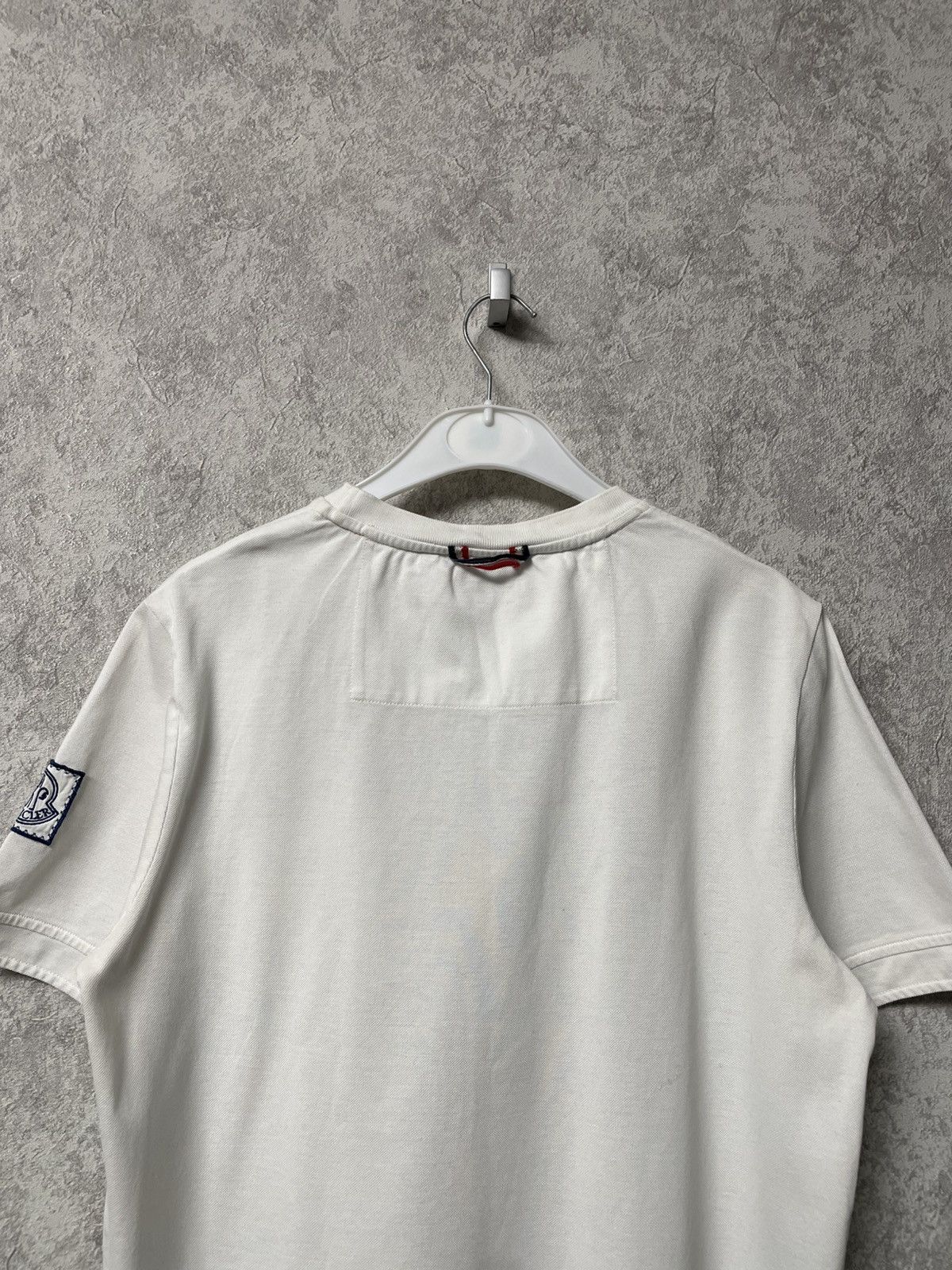 Moncler Gamme Bleu Moncler Gamme Bleu White T-Shirt With Pocket Size US M / EU 48-50 / 2 - 19 Thumbnail