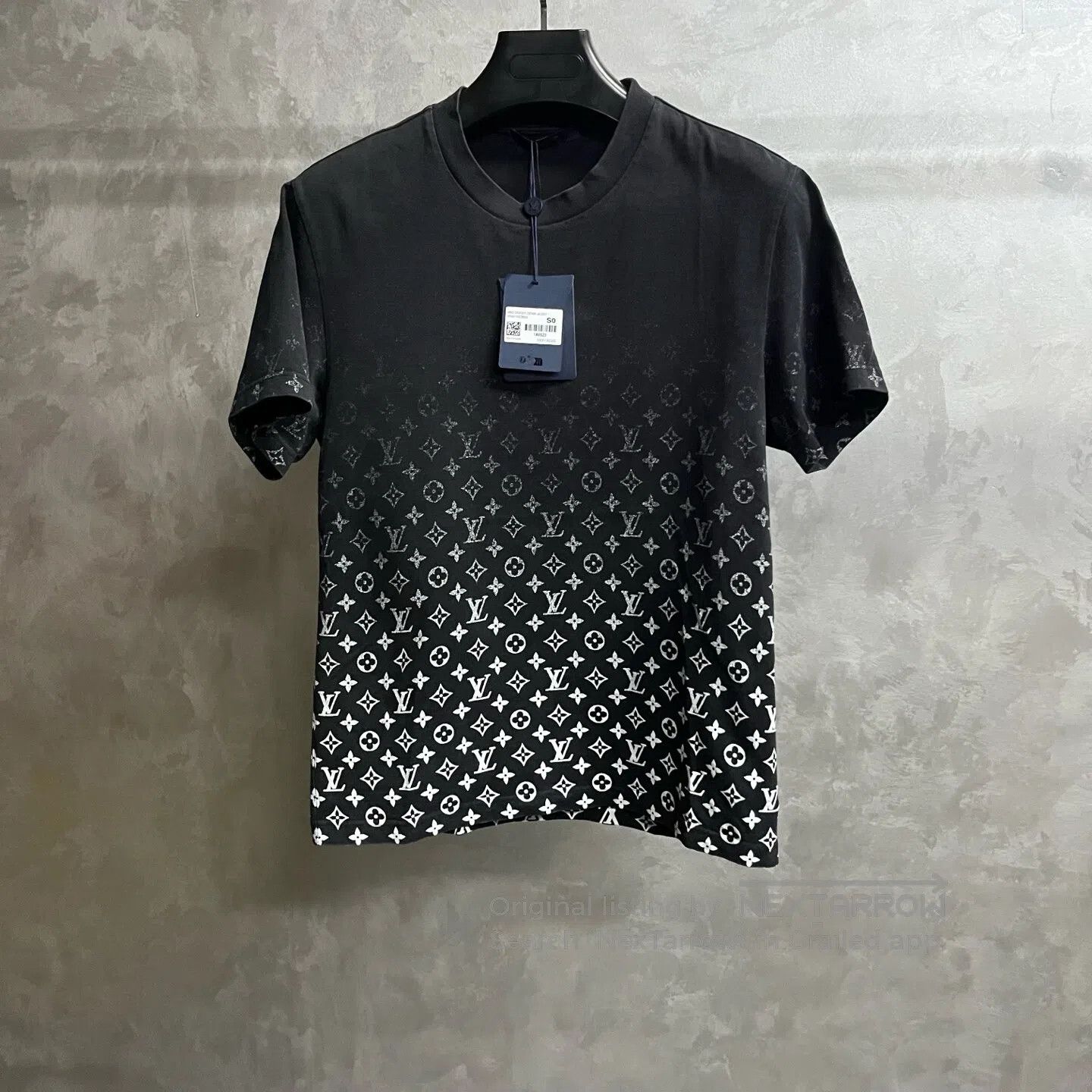 Louis Vuitton Louis Vuitton Short-sleeved T-shirt with a round collar an Size US S / EU 44-46 / 1 - 1 Thumbnail
