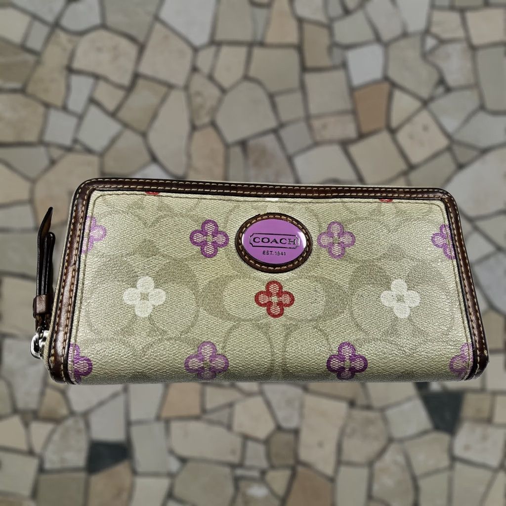 Coach Coach Wallet Zip Around Beige Floral Accordion DAMAGED Size ONE SIZE - 1 Thumbnail