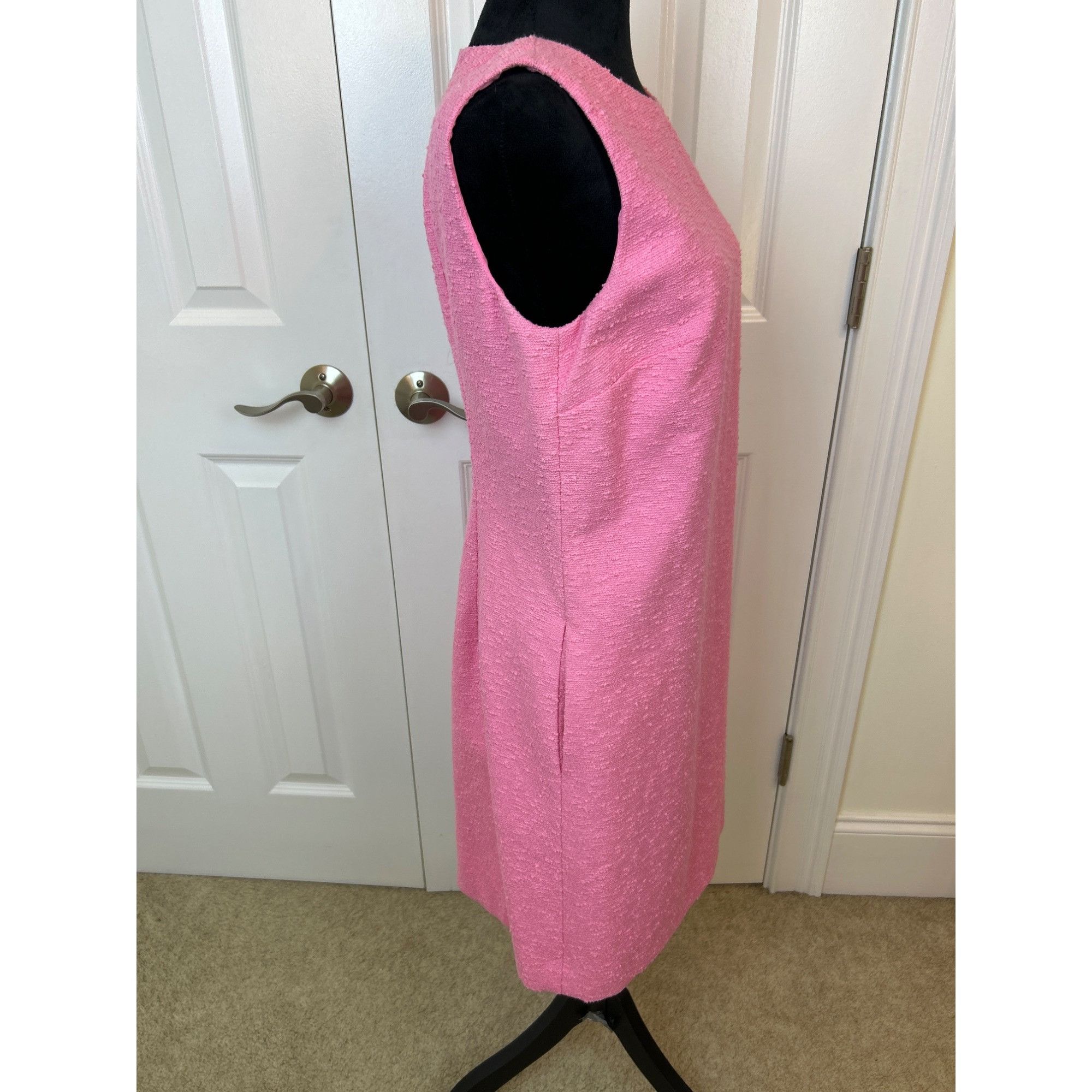 Carolina Herrera Carolina Herrera Boucle Sleeveless Shift Dress in Candy Pink Size S / US 4 / IT 40 - 9 Thumbnail
