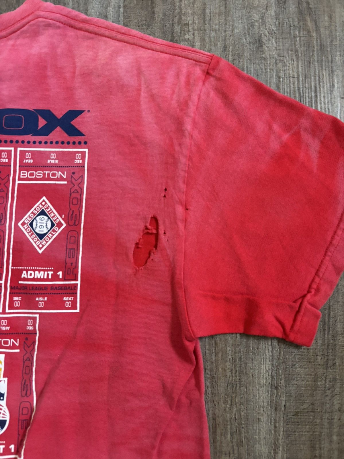 Majestic Faded & Distressed Boston Red Sox World Series Tickets Tee Size US L / EU 52-54 / 3 - 4 Thumbnail